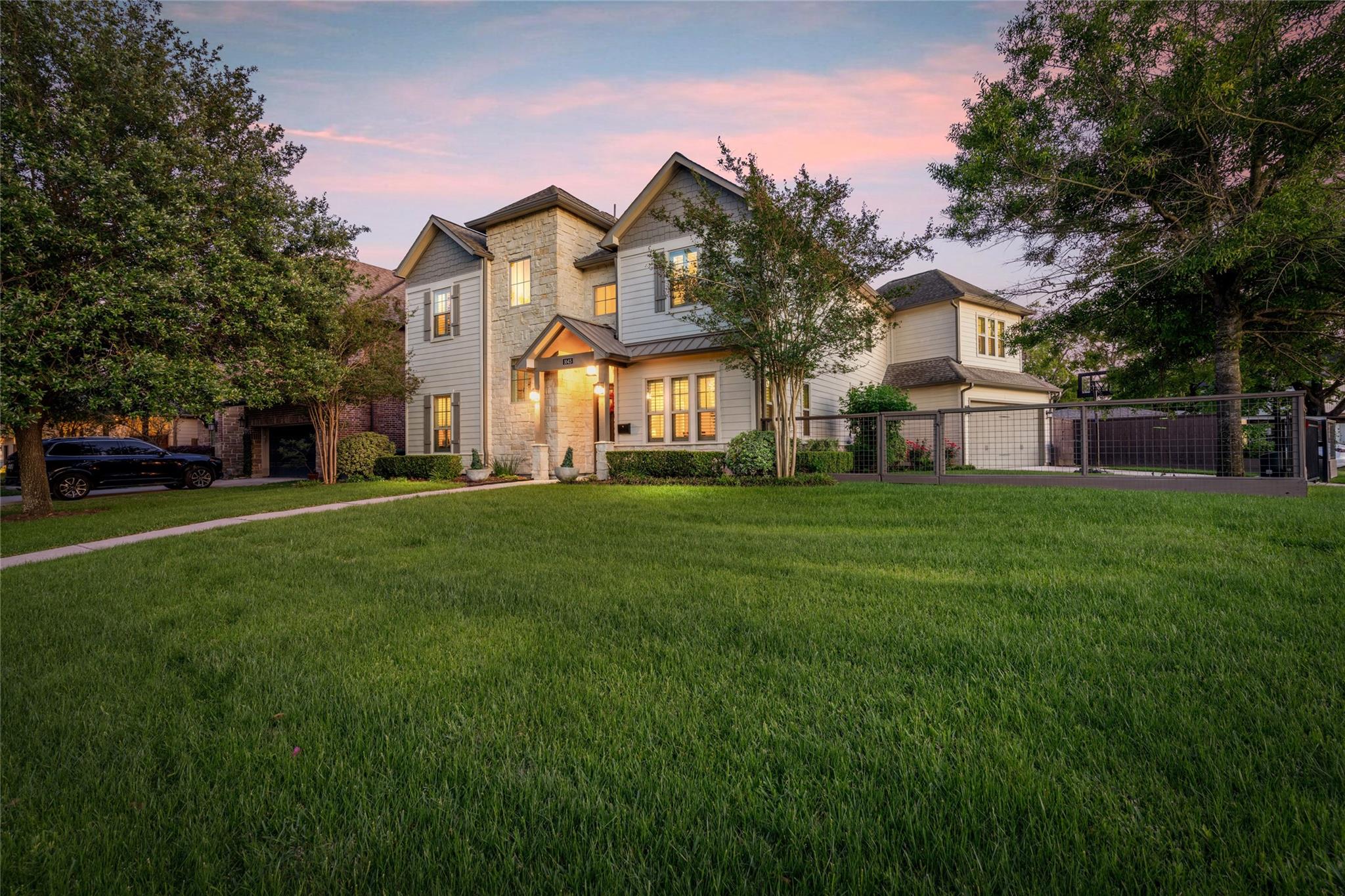 1045 Rosepoint St, Houston, TX 77018