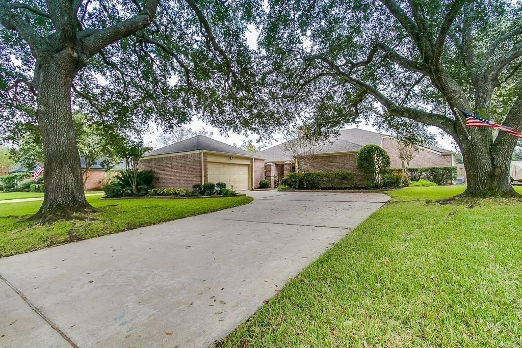 3915 Pleasant Valley Dr, Missouri City, TX 77459