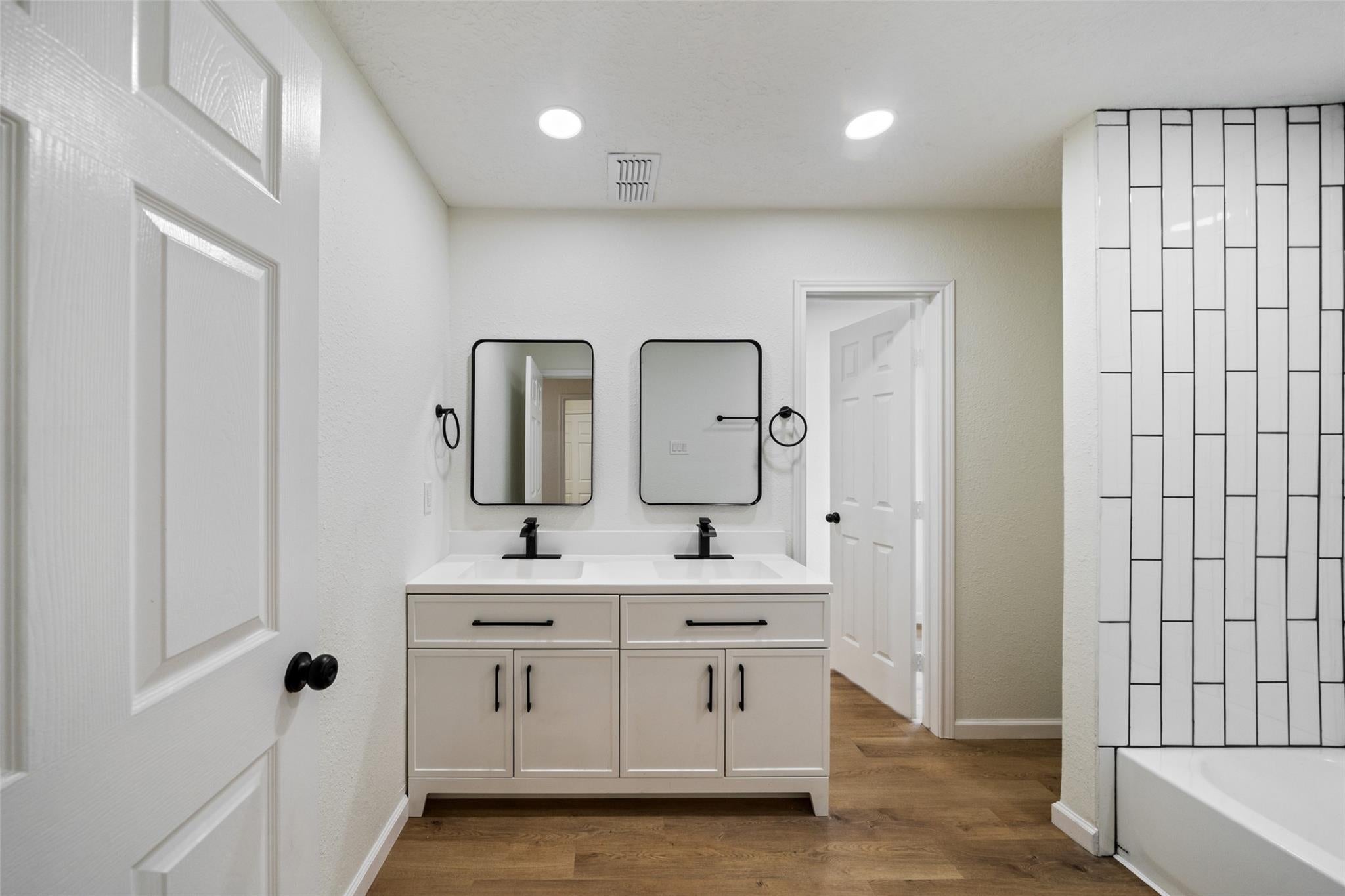 238 Point Clear Dr, Conroe, TX 77304 photo