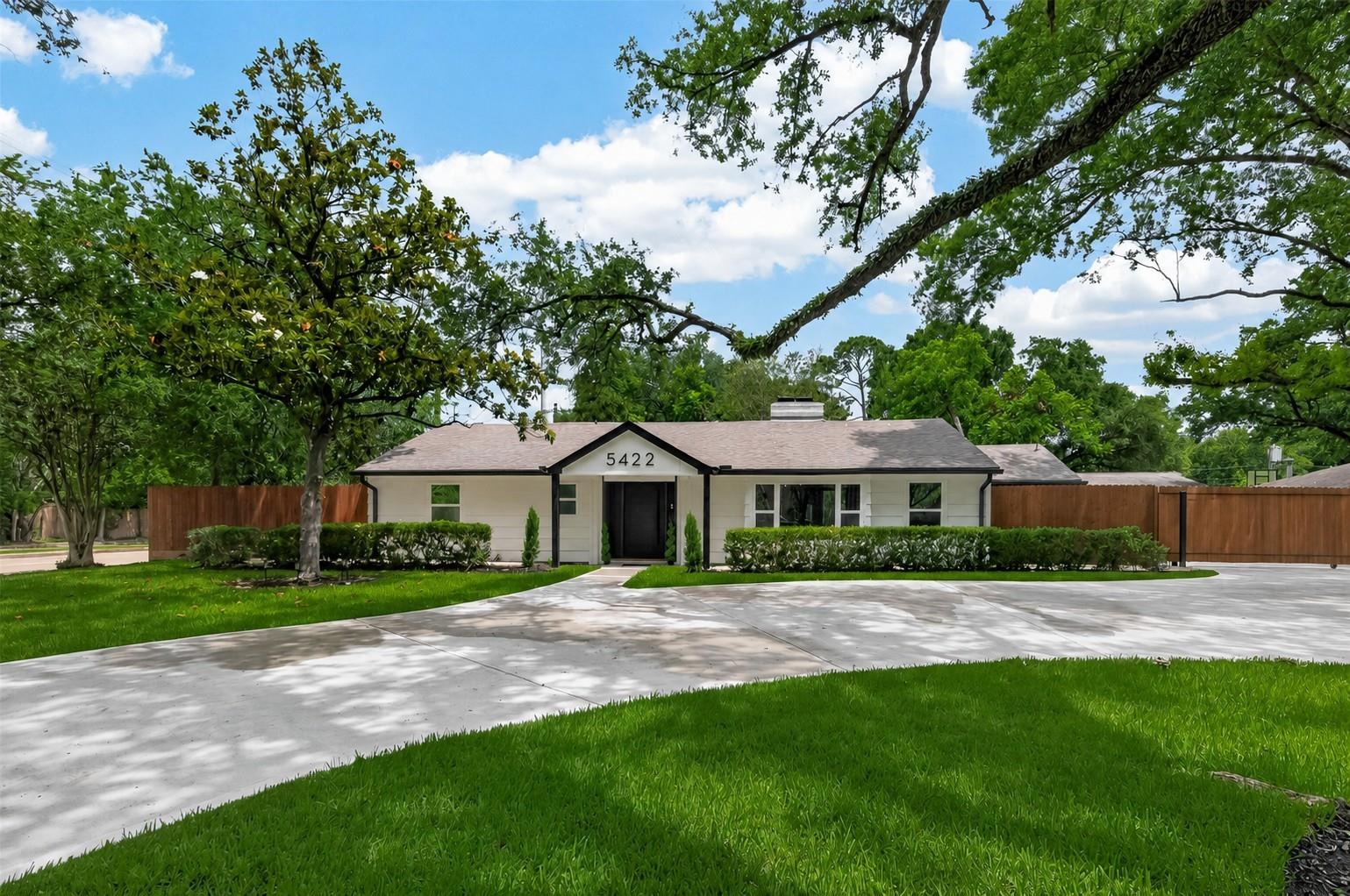 5422 Valerie St, Bellaire, TX 77401 photo