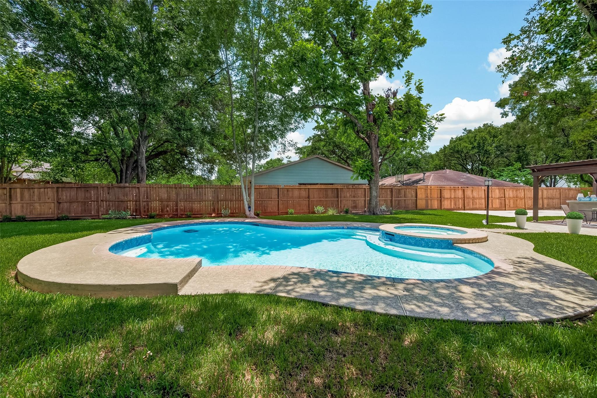5422 Valerie St, Bellaire, TX 77401 photo