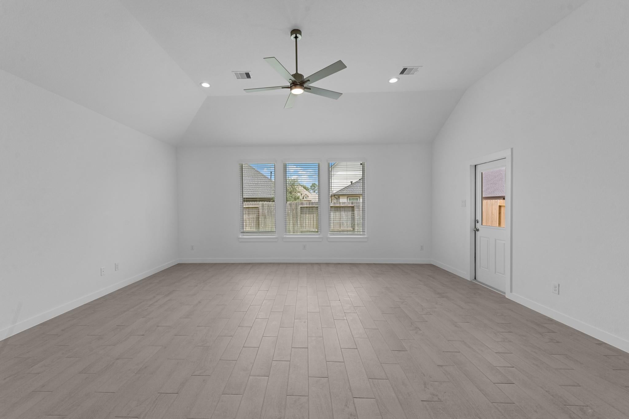 1727 Pecan Woods Ln, Conroe, TX 77301 photo