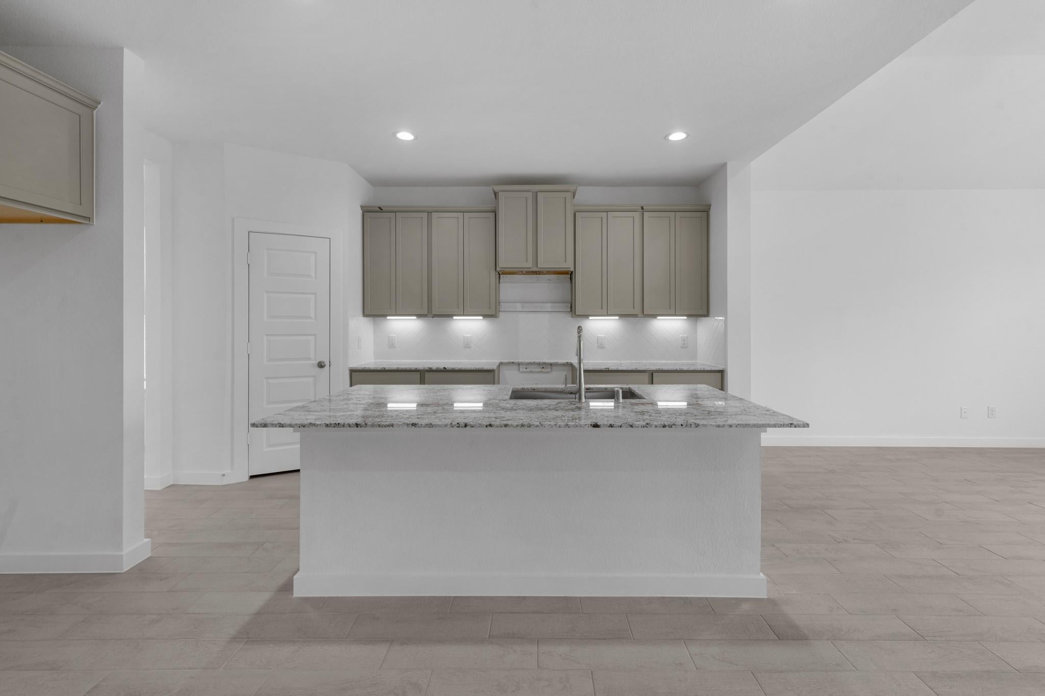 1727 Pecan Woods Ln, Conroe, TX 77301 photo