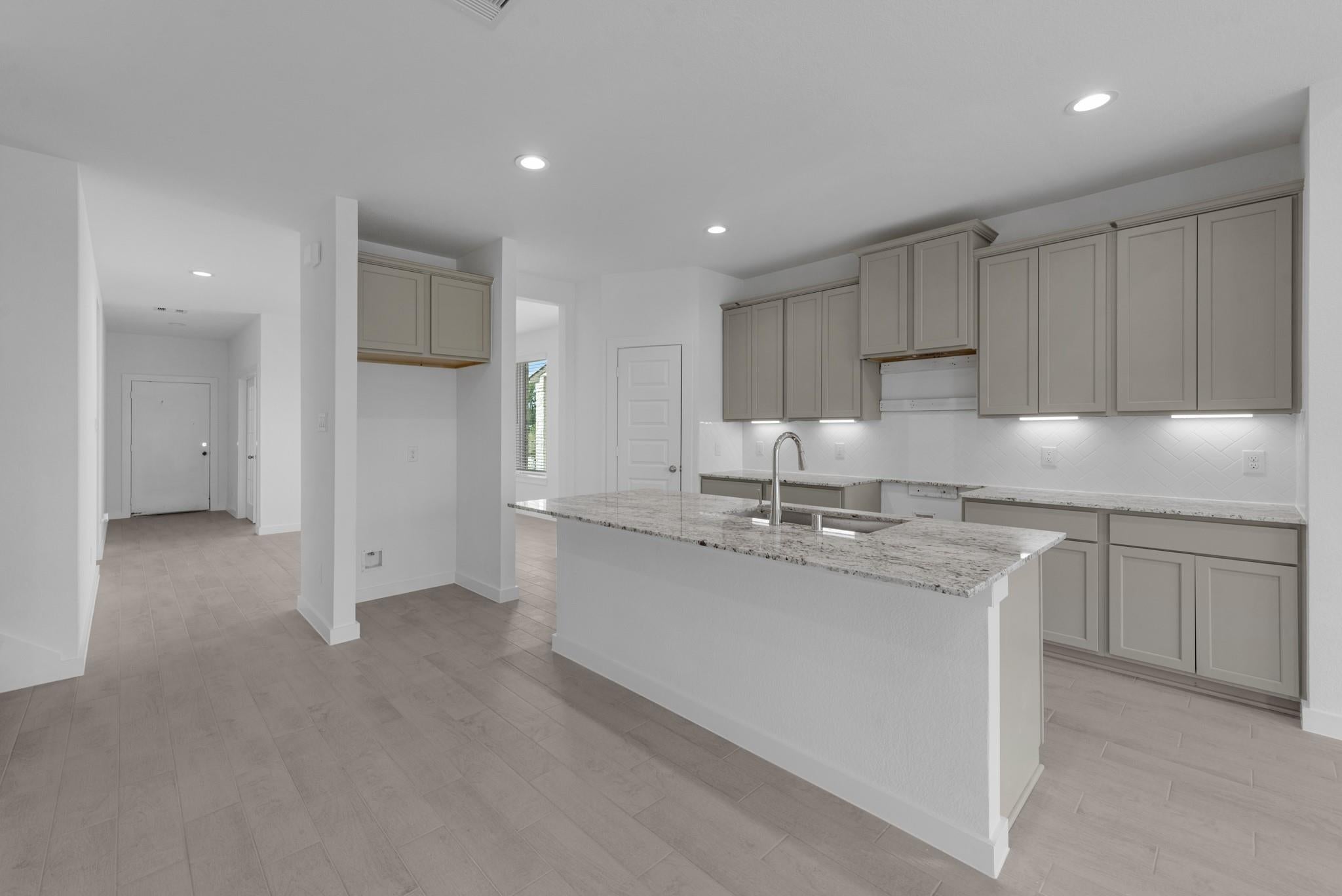 1727 Pecan Woods Ln, Conroe, TX 77301 photo