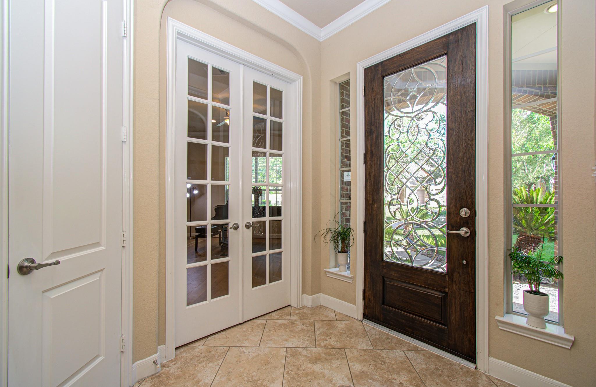 107 N Victoriana Cir, Spring, TX 77389 photo