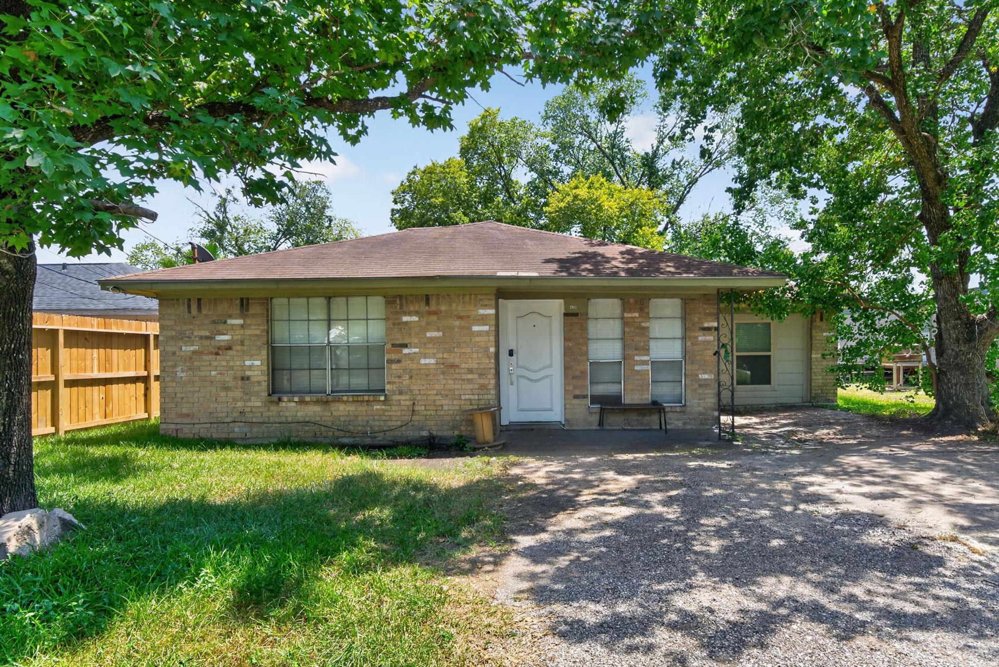 14210 Hillsboro St, Houston, TX 77015