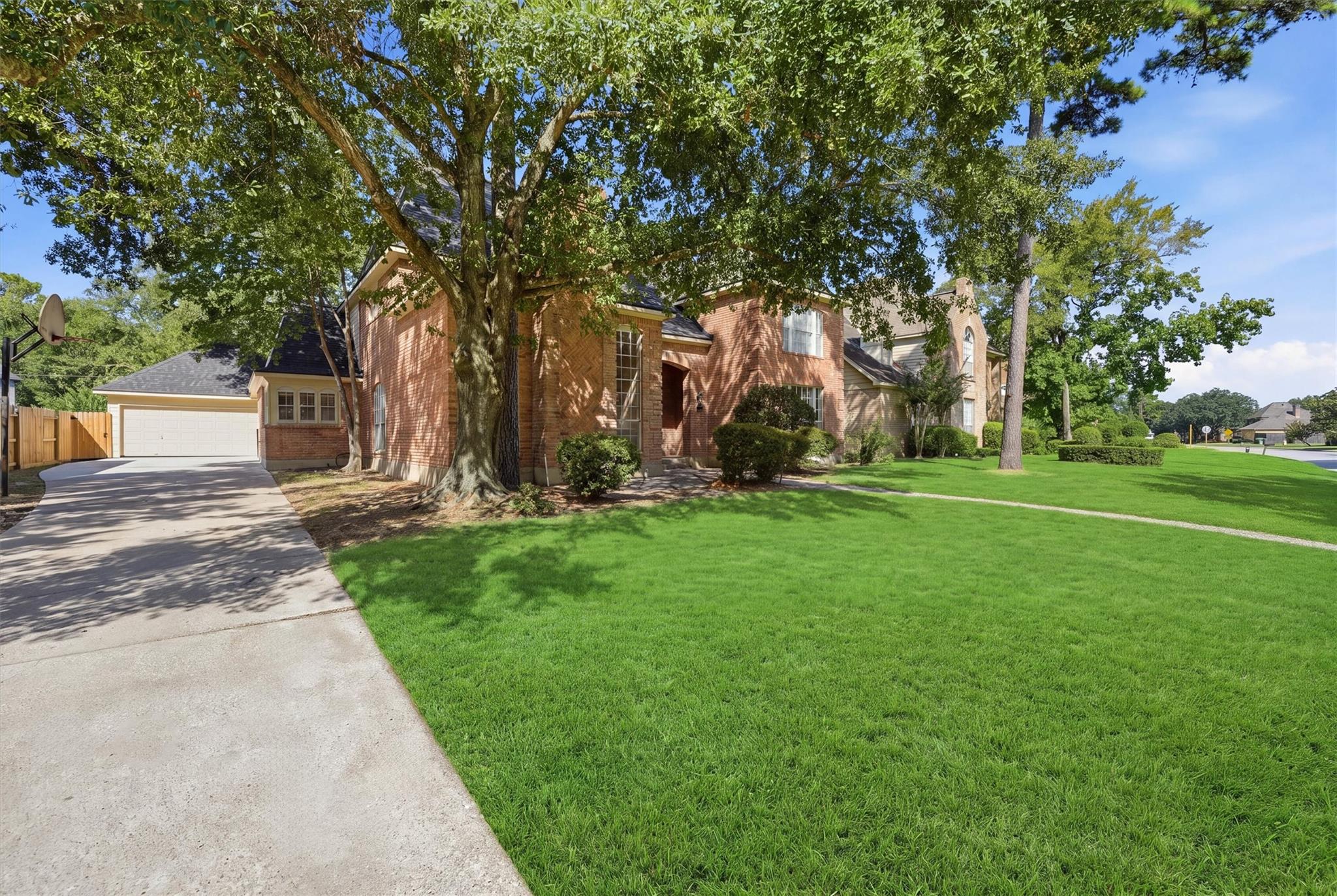 16631 Wimbledon Forest Dr, Spring, TX 77379 photo