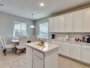 10602 Sunrise Park Ln, Humble, TX 77396 photo