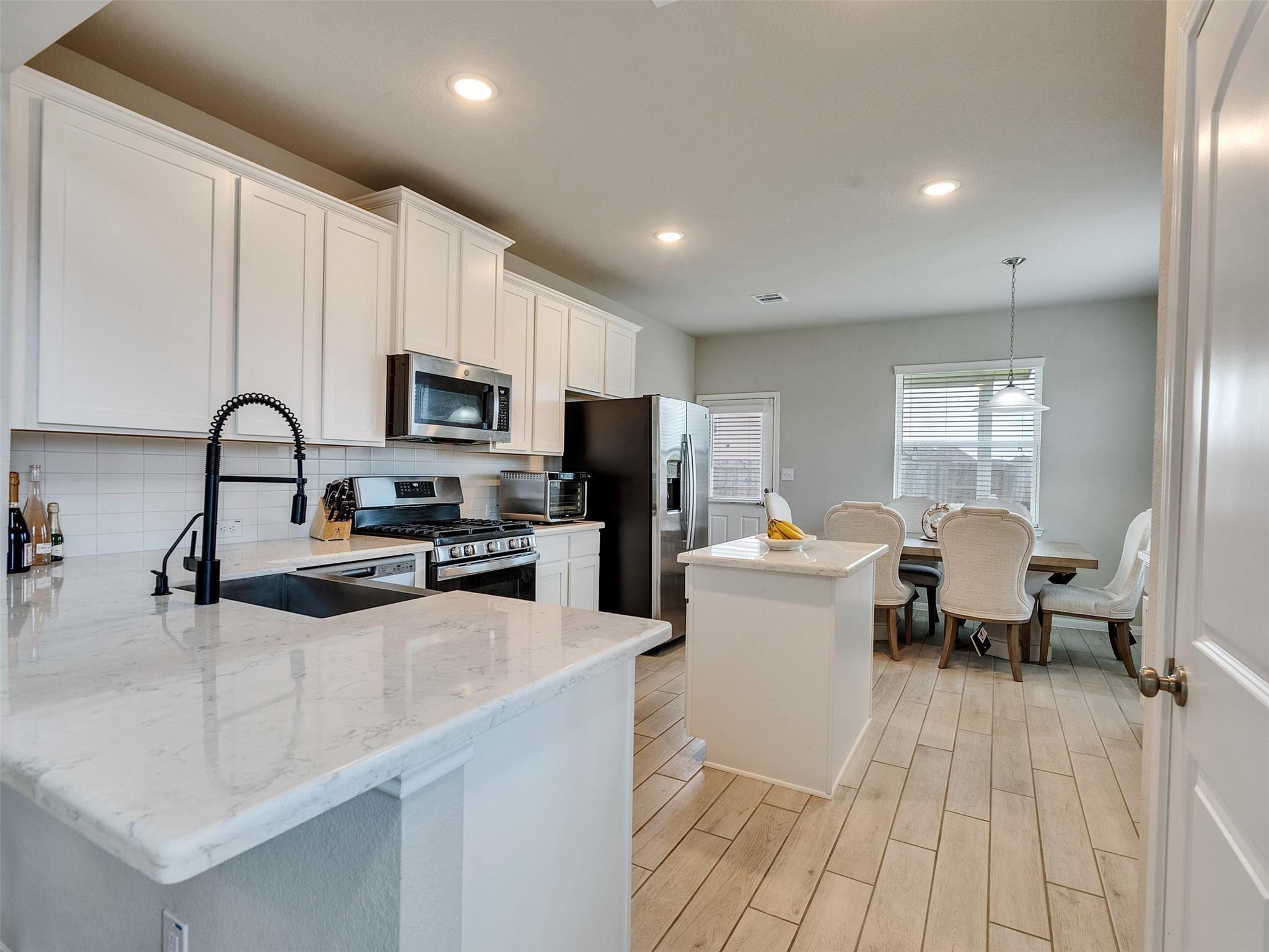 10602 Sunrise Park Ln, Humble, TX 77396 photo
