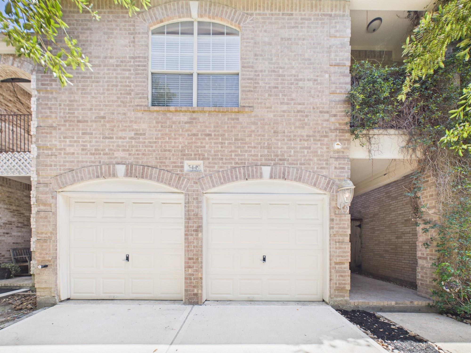 5449 Fairdale Ln, Houston, TX 77056 photo