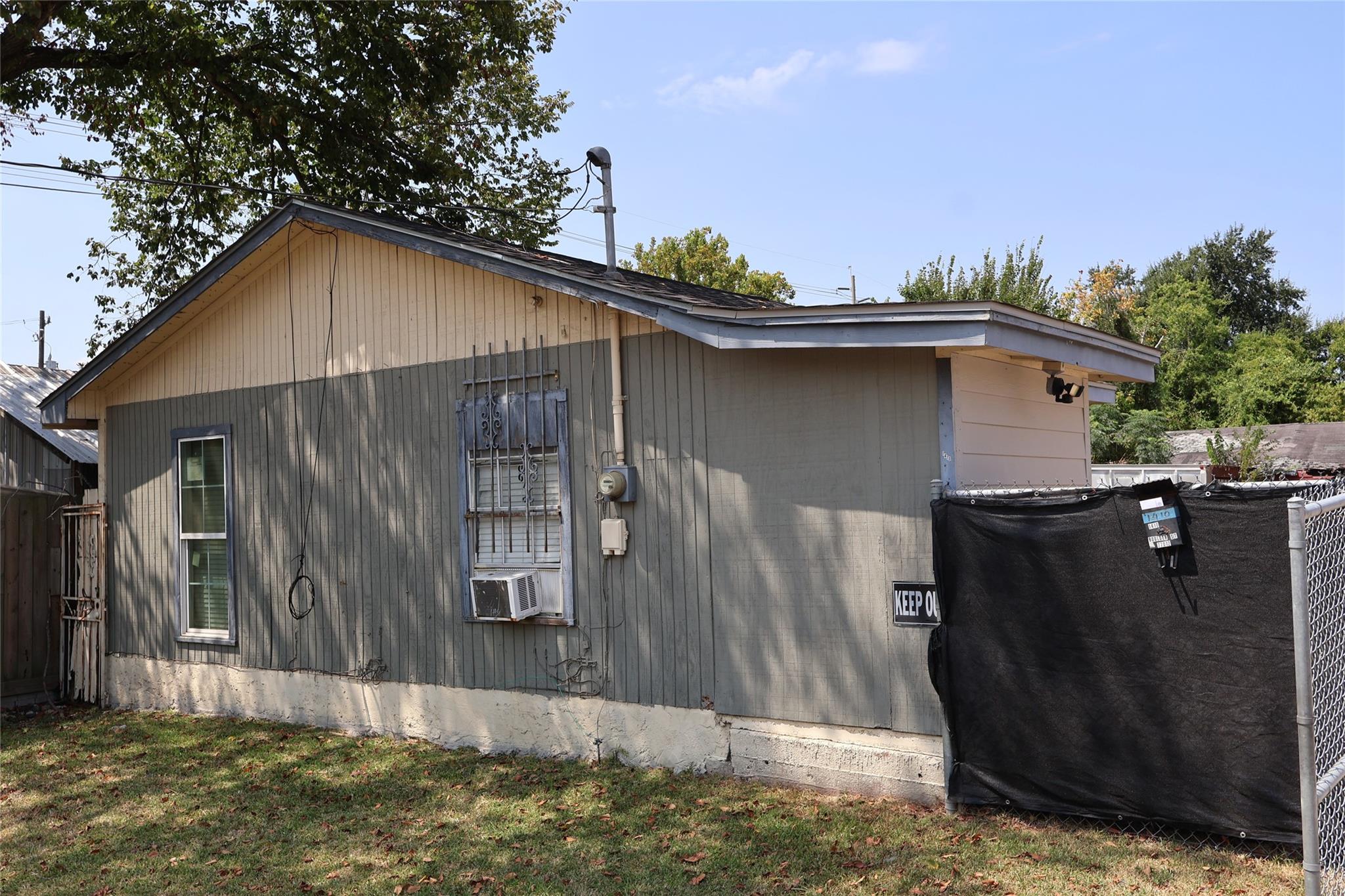 8628 John St, Houston, TX 77012 photo