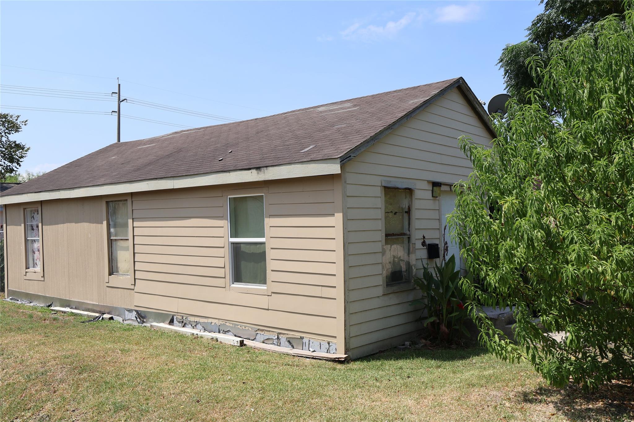 8628 John St, Houston, TX 77012 photo