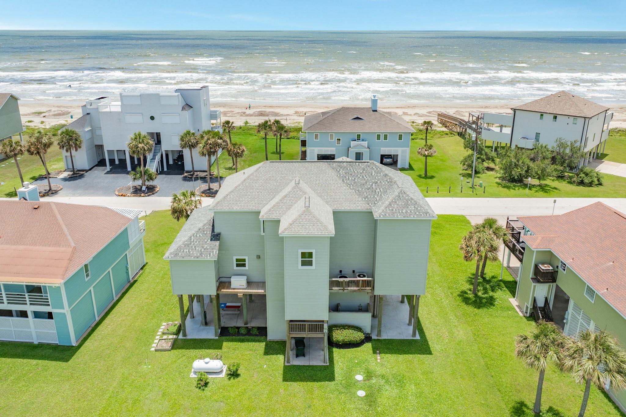 18502 E De Vaca, Galveston, TX 77554 photo