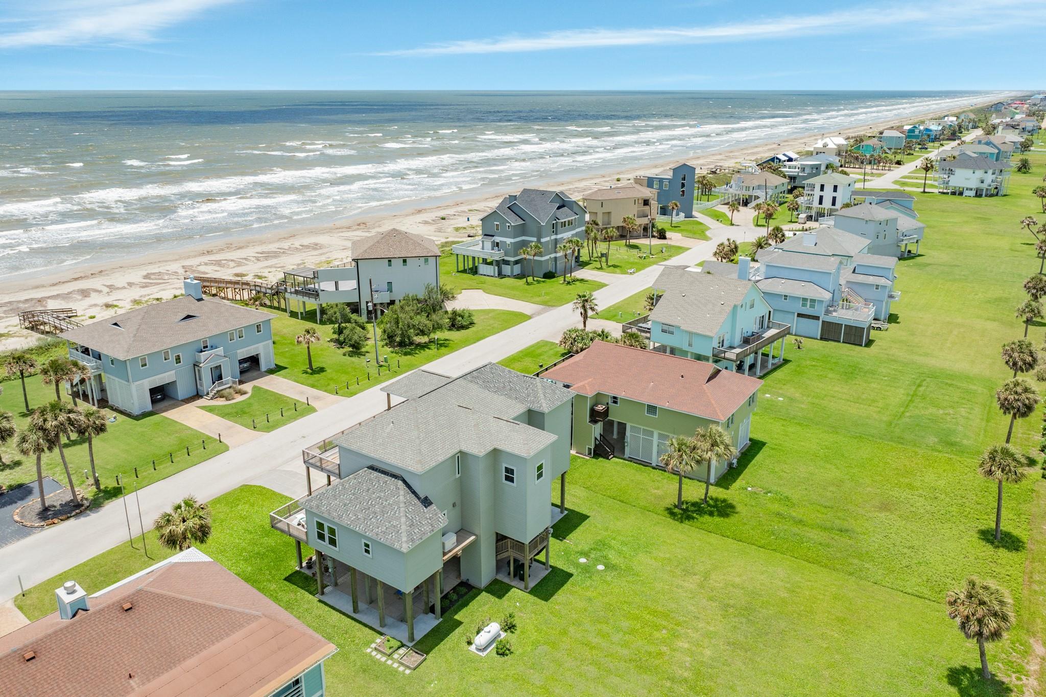 18502 E De Vaca, Galveston, TX 77554 photo