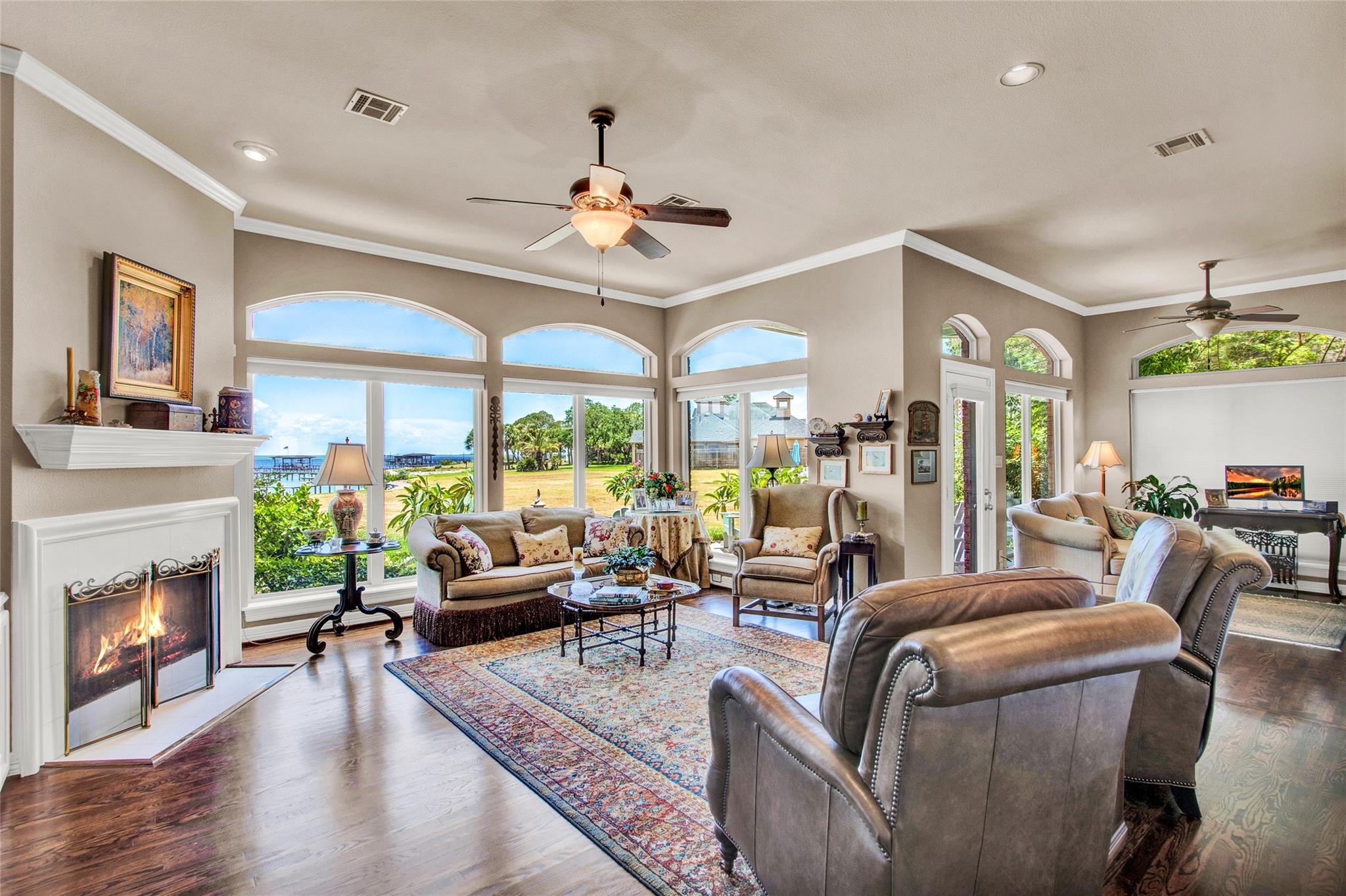 2668 Bayshore Dr, San Leon, TX 77539