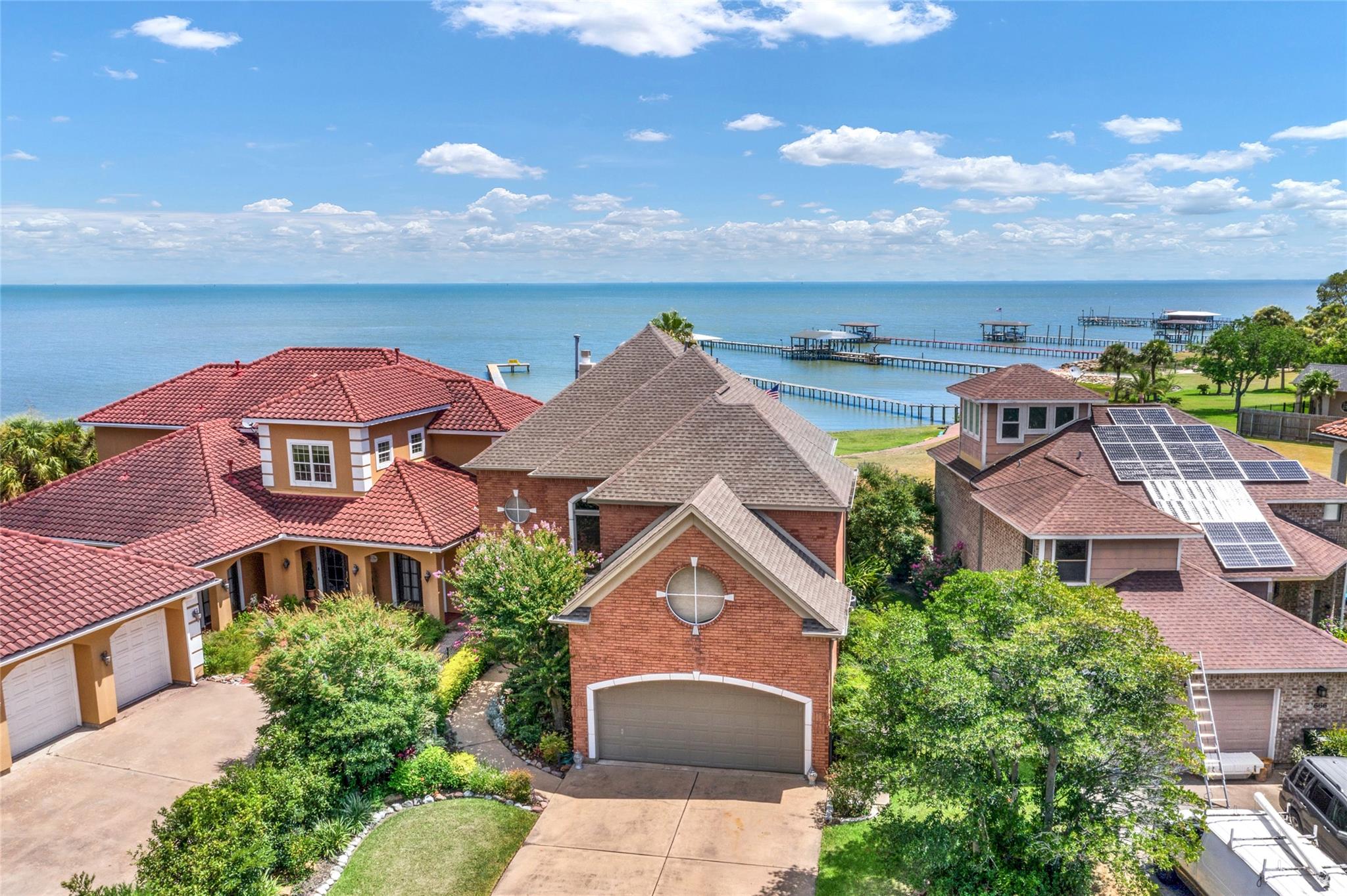 2668 E Bayshore Dr, San Leon, TX 77539 photo