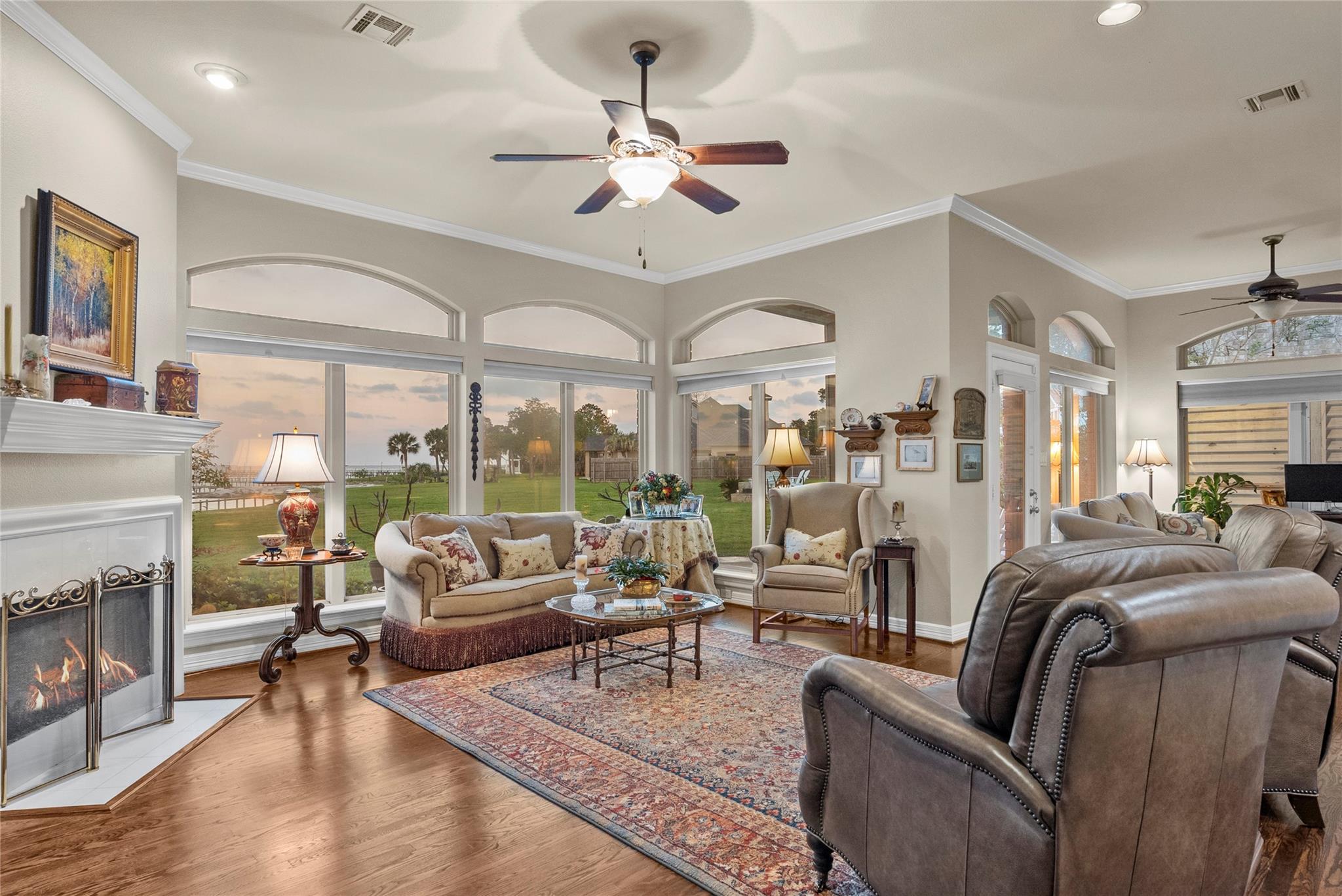 2668 E Bayshore Dr, San Leon, TX 77539 photo
