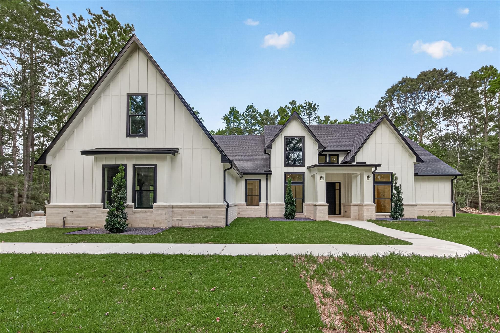 8767 Lauren Ln, Waller, TX 77484