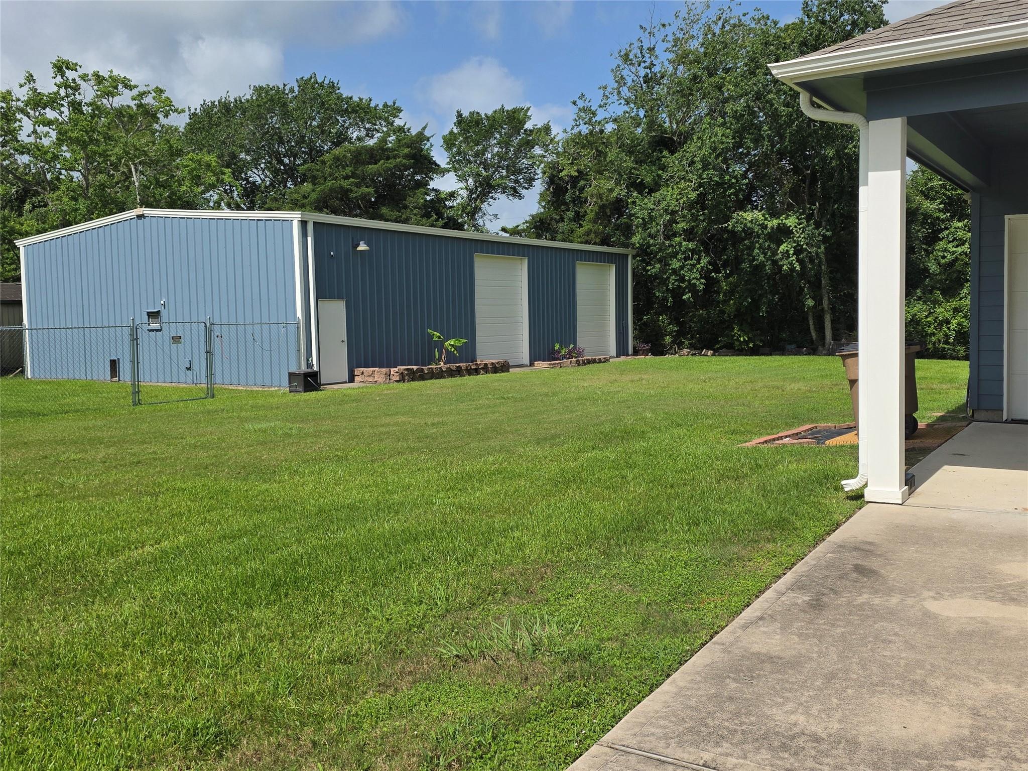 3632 W Meadow Ln, Dickinson, TX 77539 photo