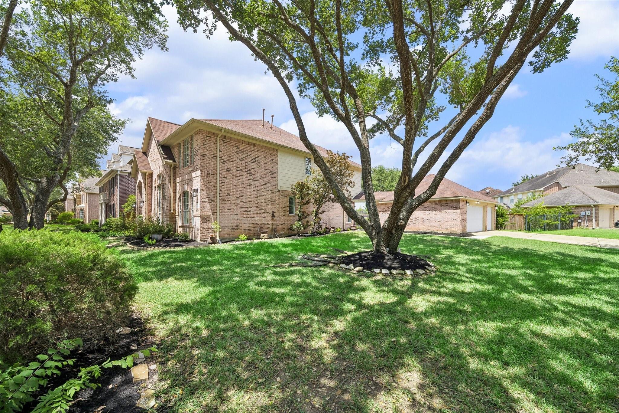 39 Oakmere Pl, Sugar Land, TX 77479 photo