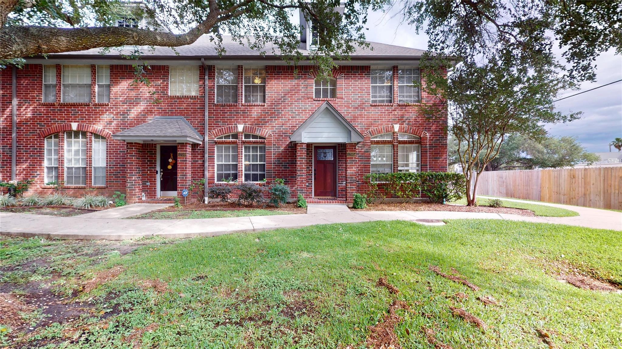 1205 Camino Dr, Webster, TX 77058
