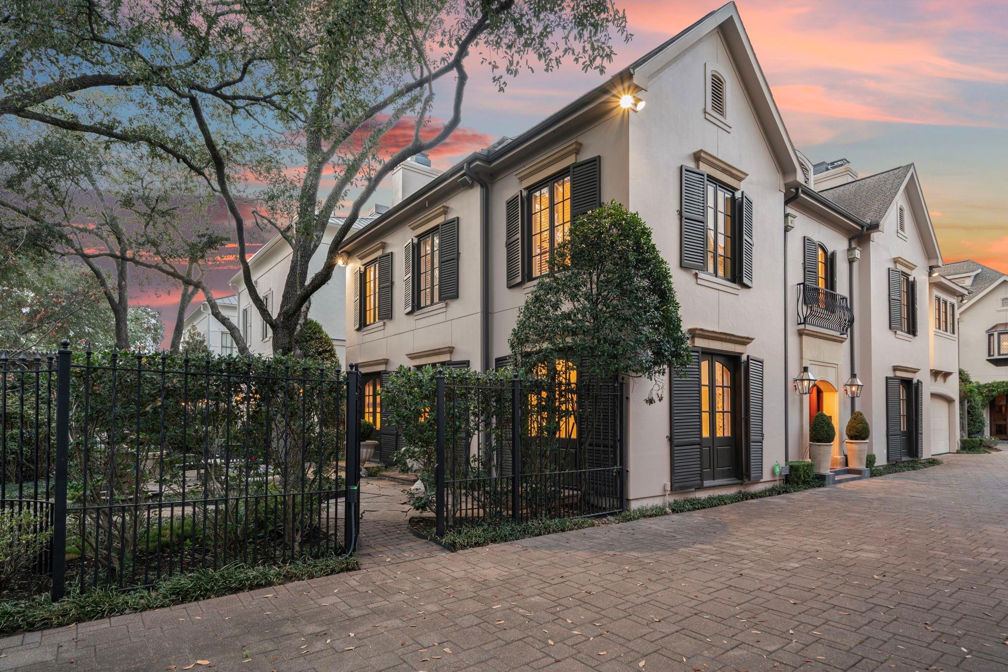 5012 Tangle Ln, Houston, TX 77056