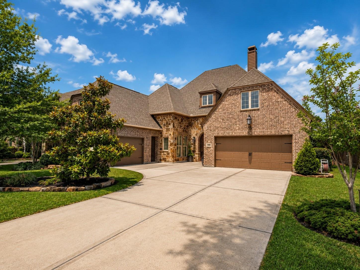 105 Golden Bush Pl, Montgomery, TX 77316