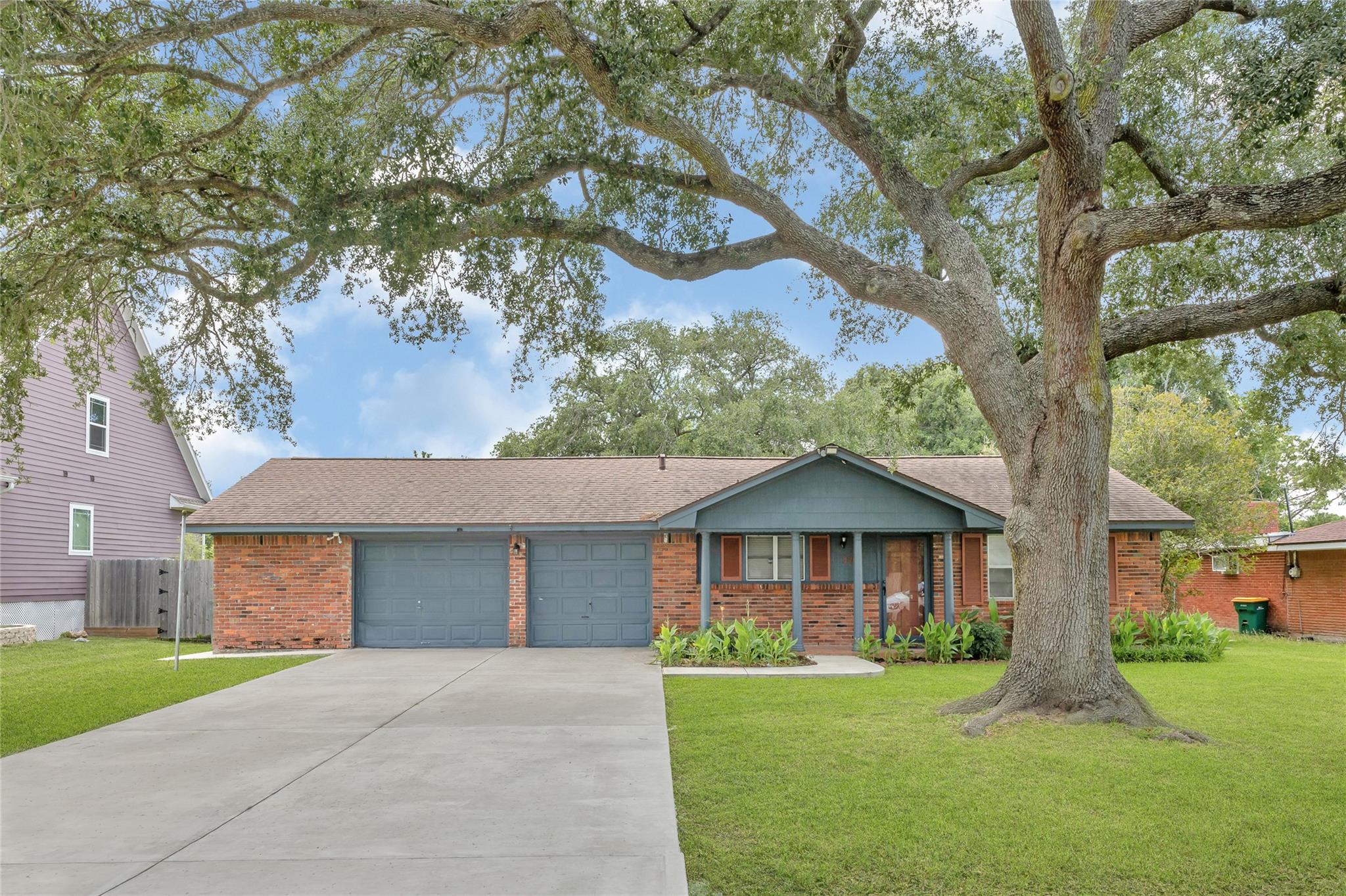 3202 Mckinney Dr, La Marque, TX 77568