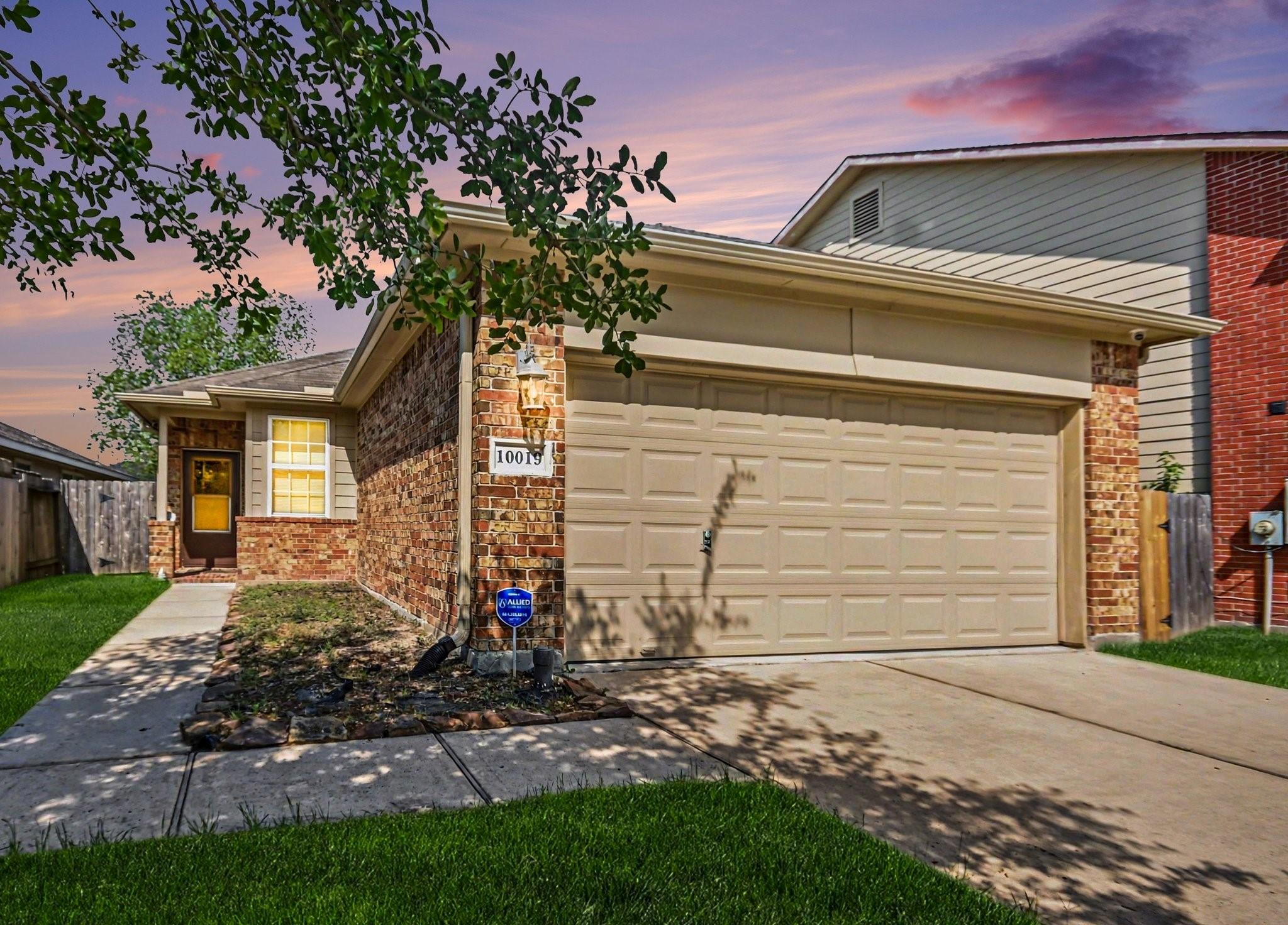 10019 Meadow Mill Forest Ln, Houston, TX 77044