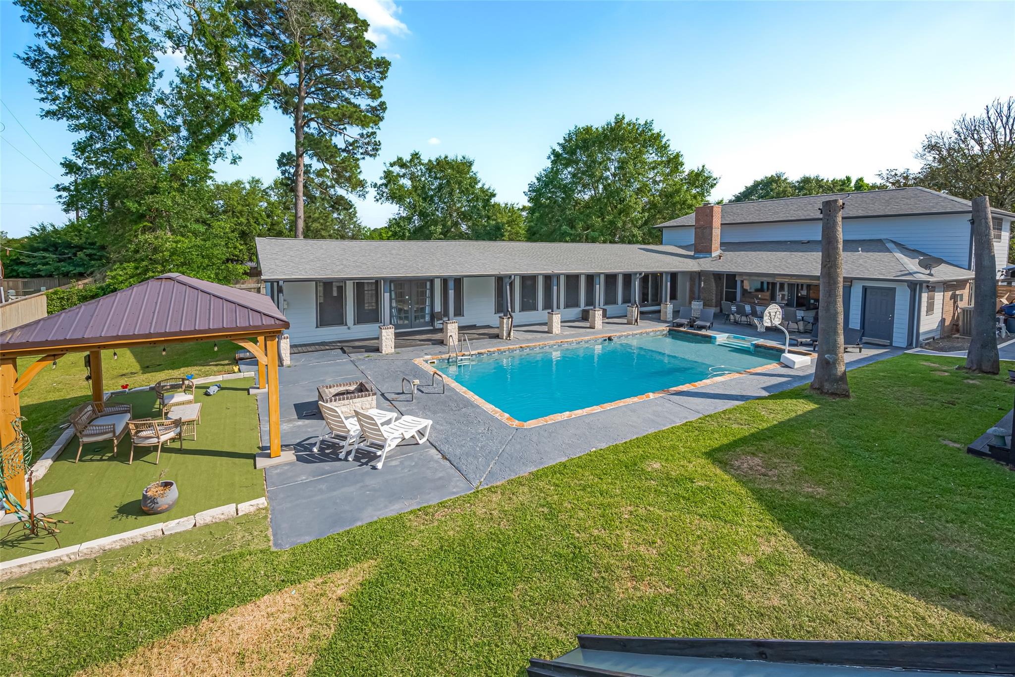 218 Beaumont Dr, Magnolia, TX 77354