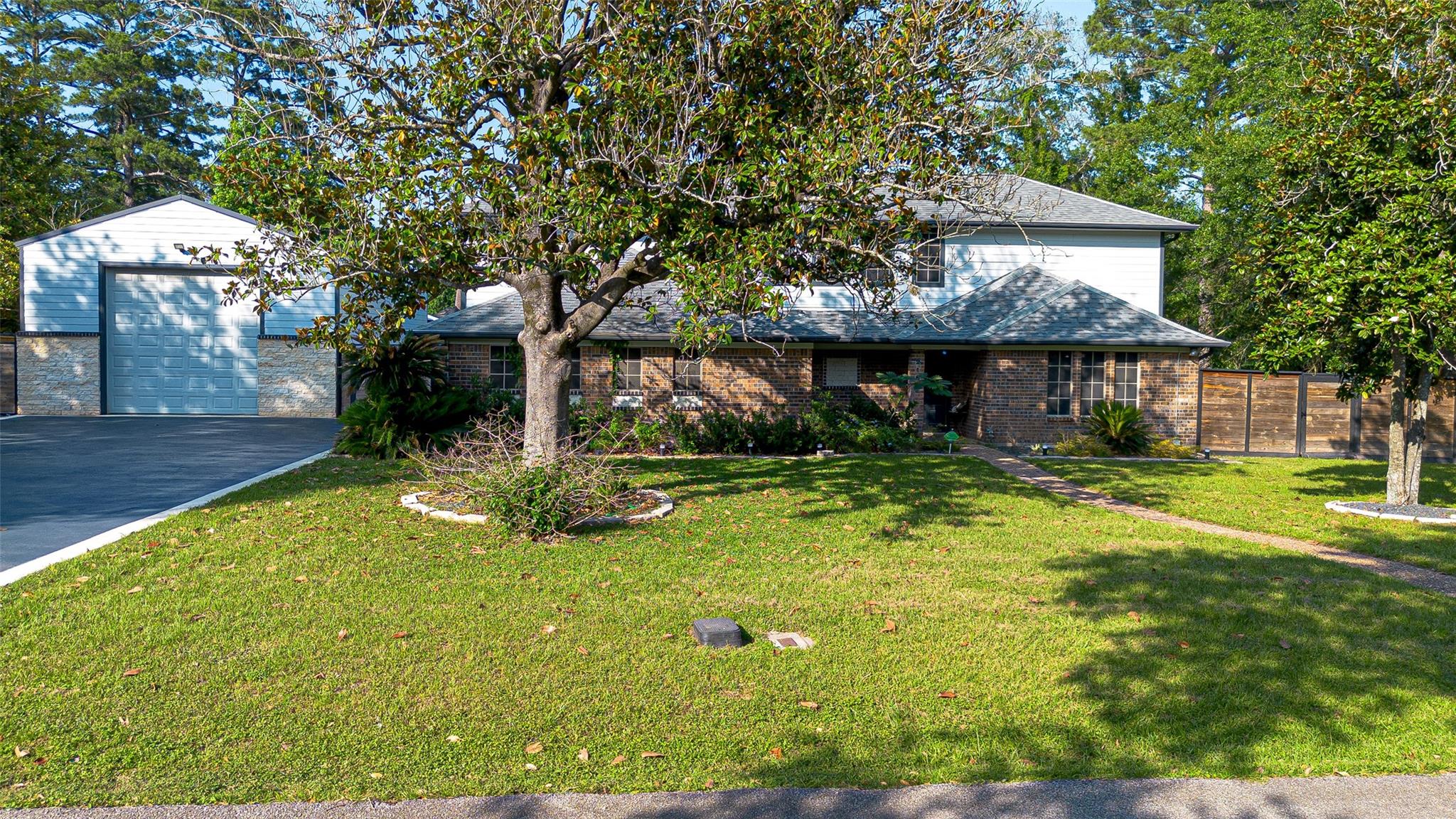 218 Beaumont Dr, Magnolia, TX 77354 photo