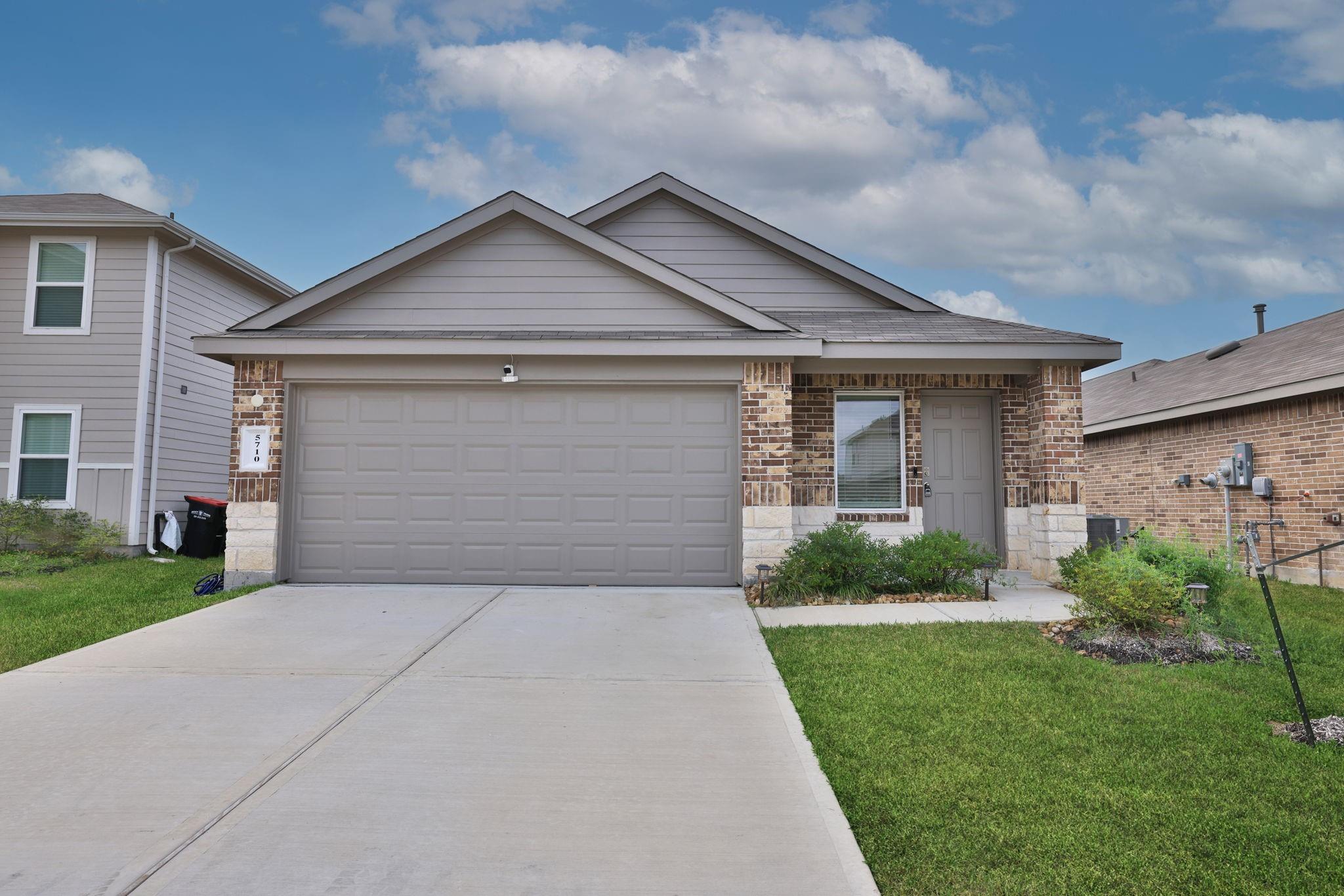 5710 Vintage Oakmont Dr, Spring, TX 77373
