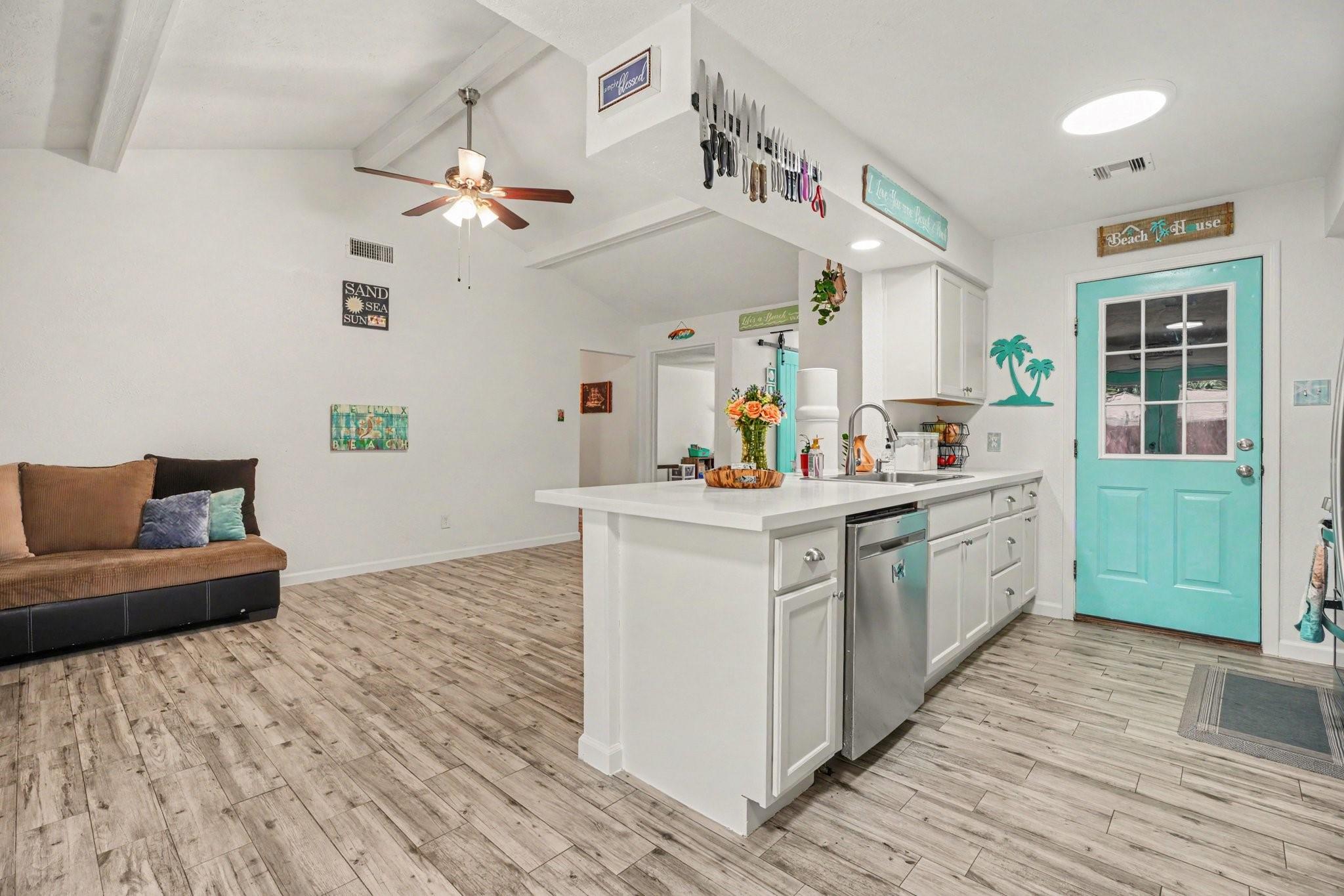 5003 Meadow Lark Ln, Dickinson, TX 77539