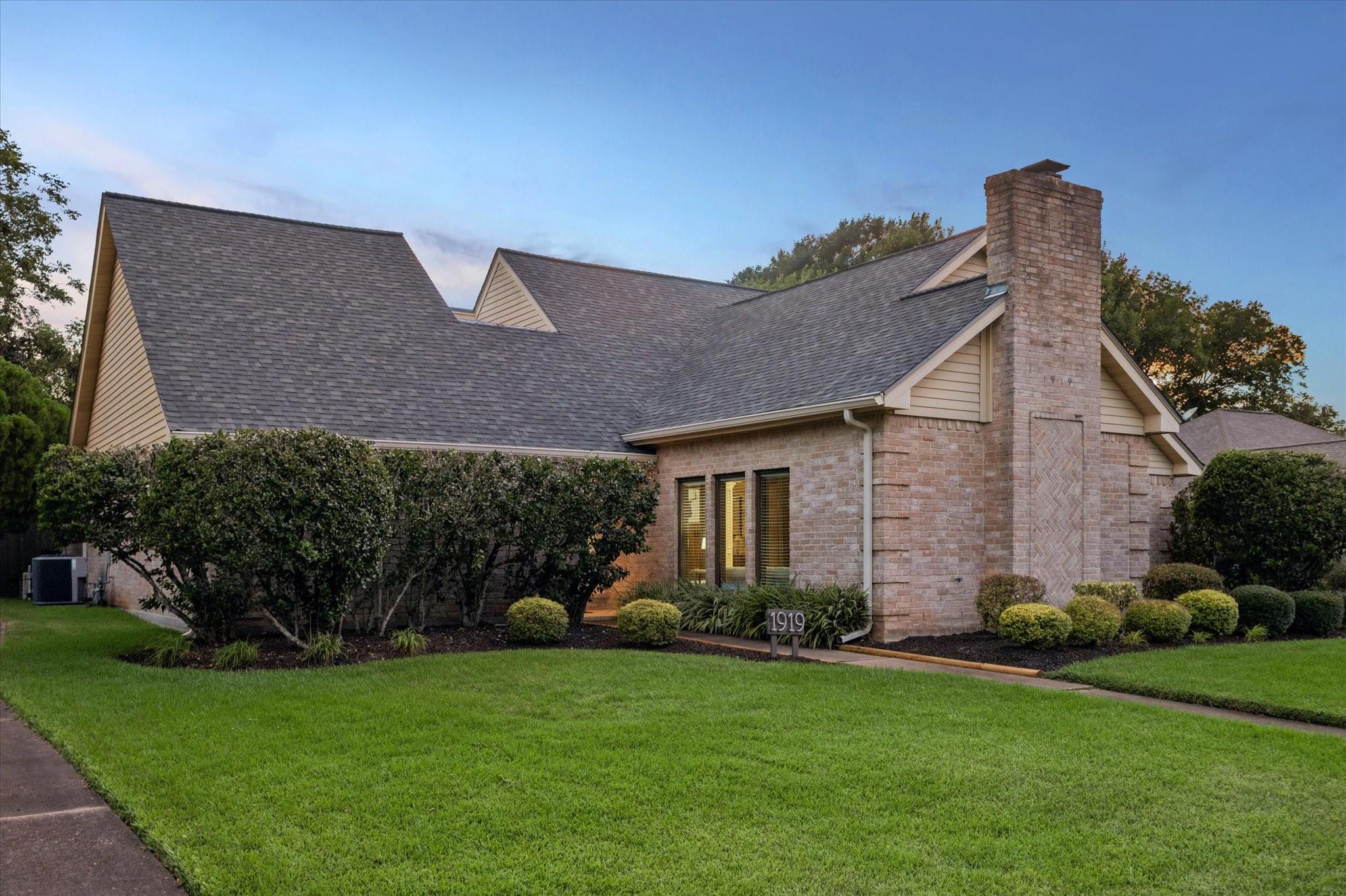1919 Quarterpath Dr, Richmond, TX 77406 photo