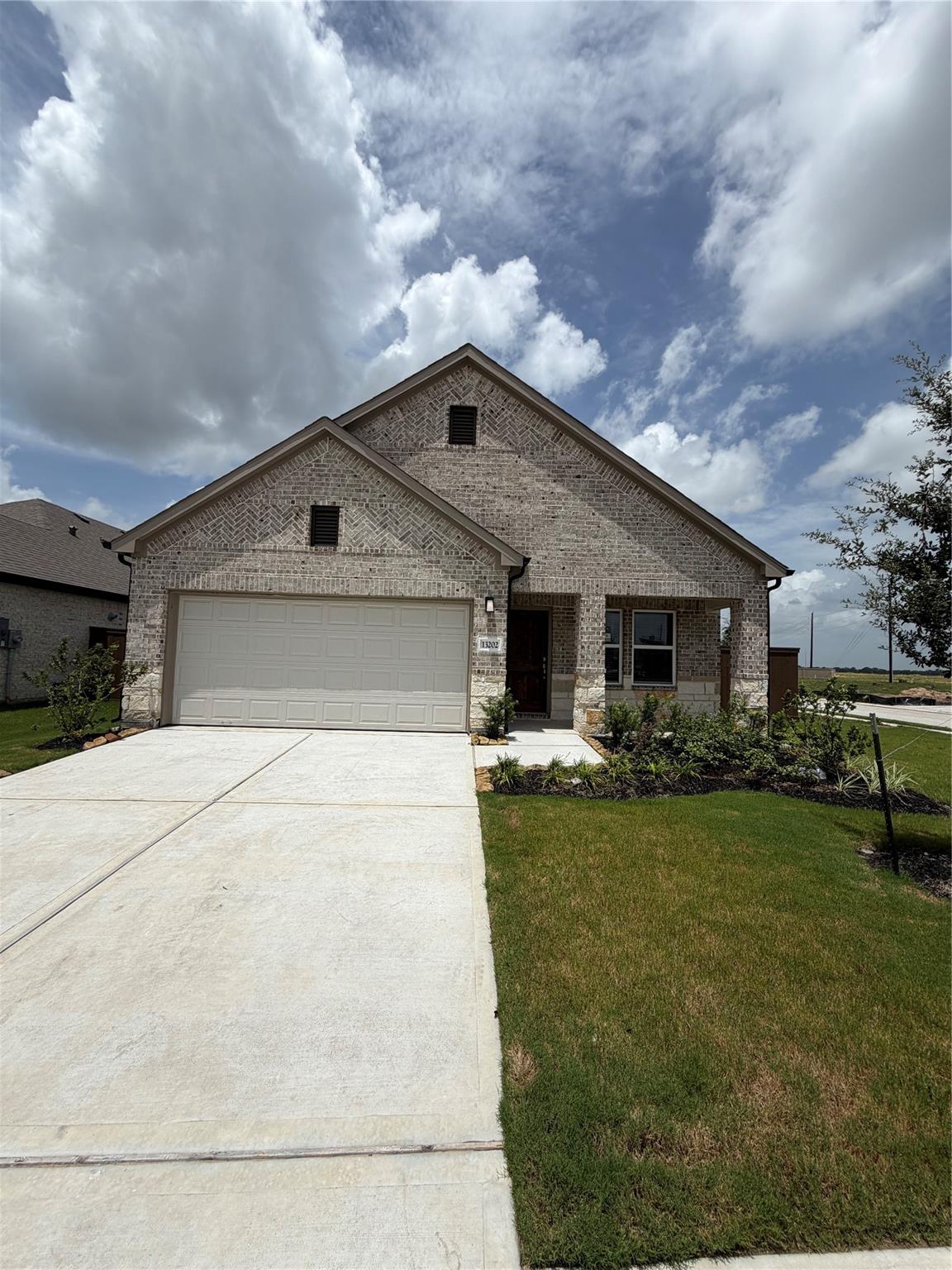 13202 Hayden Peak Dr, Iowa Colony, TX 77583
