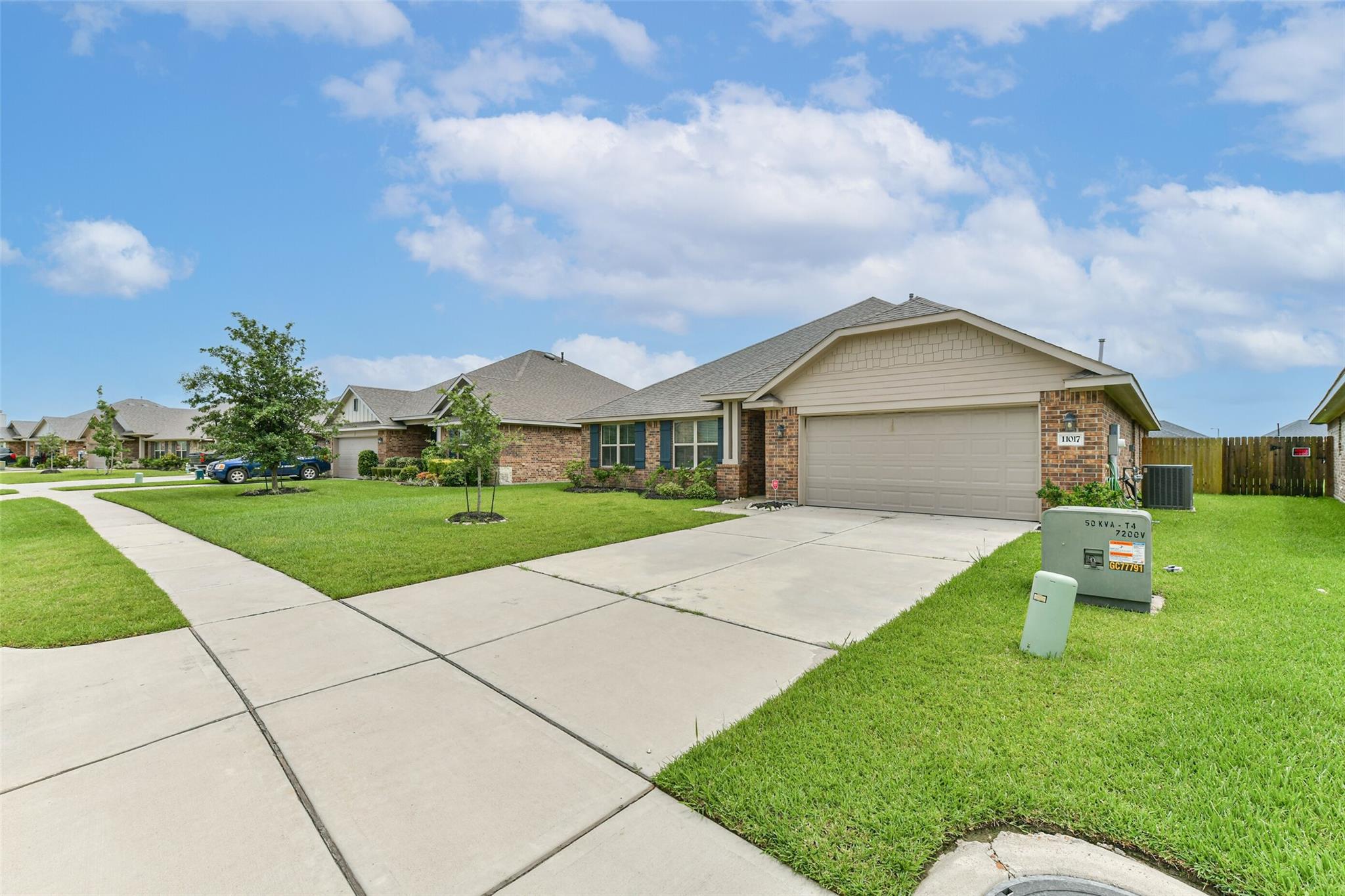 11017 Webber Ln, Texas City, TX 77591 photo