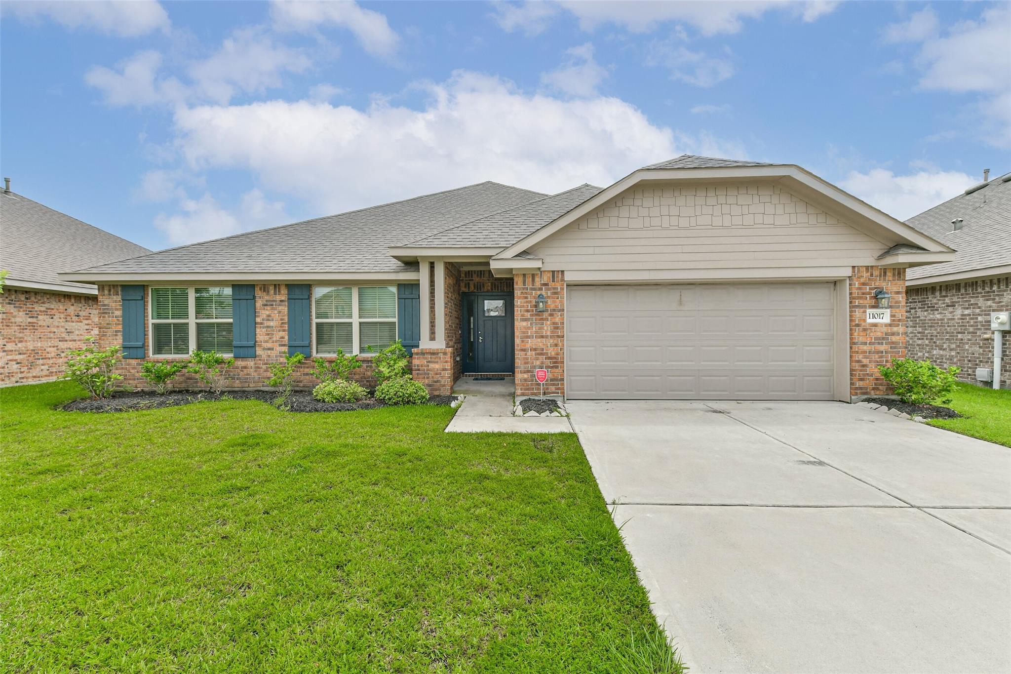 11017 Webber Ln, Texas City, TX 77591
