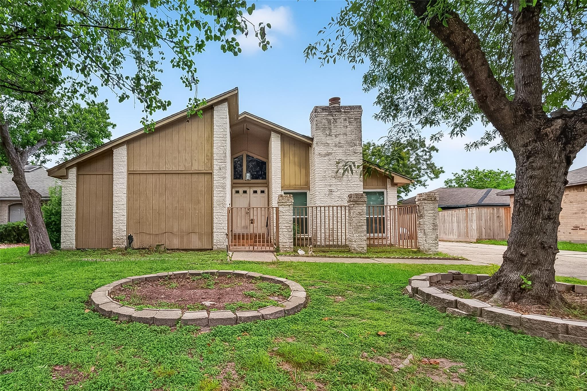 12811 Hidden Castle Dr, Houston, TX 77015