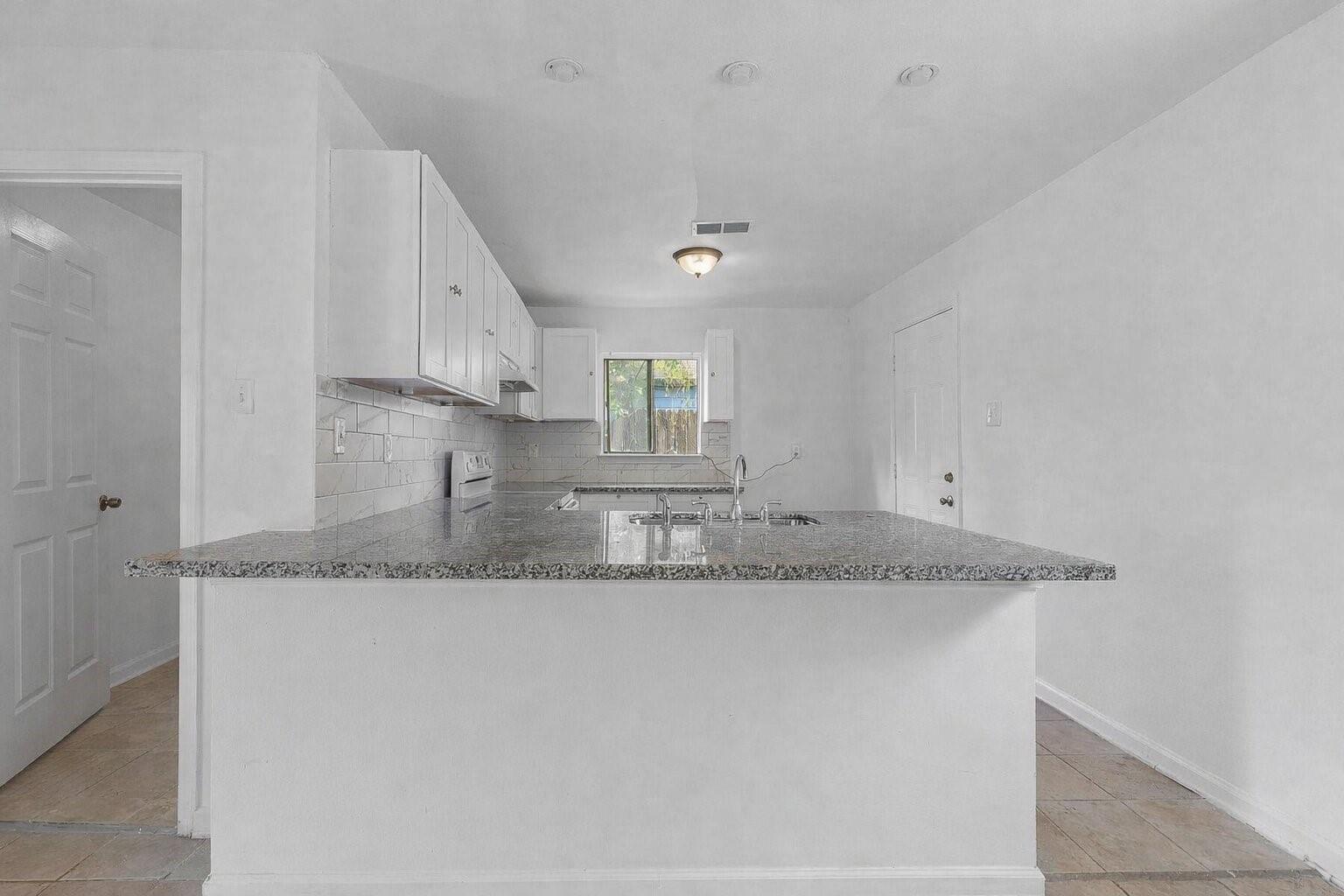 8161 Record St, Houston, TX 77028 photo