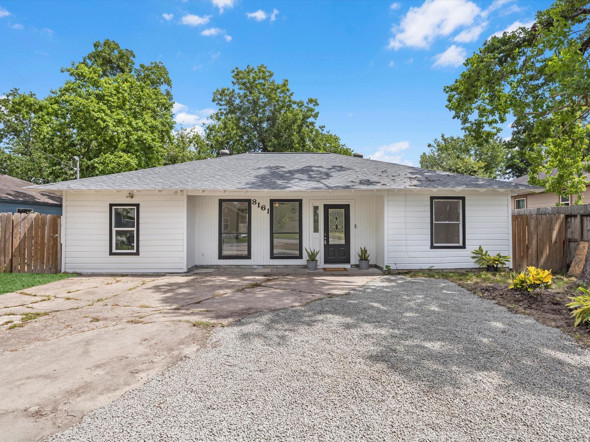 8161 Record St, Houston, TX 77028