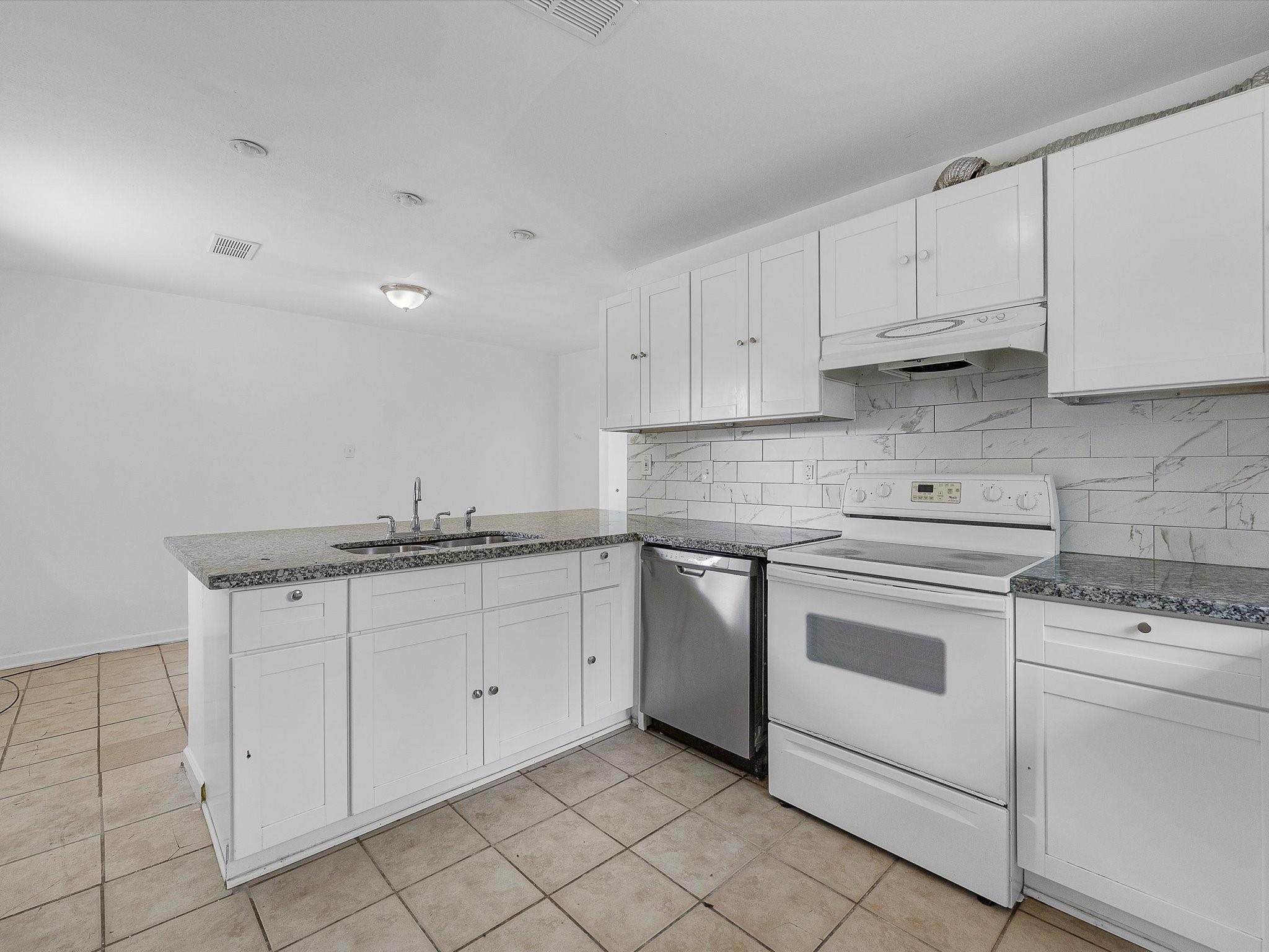 8161 Record St, Houston, TX 77028 photo