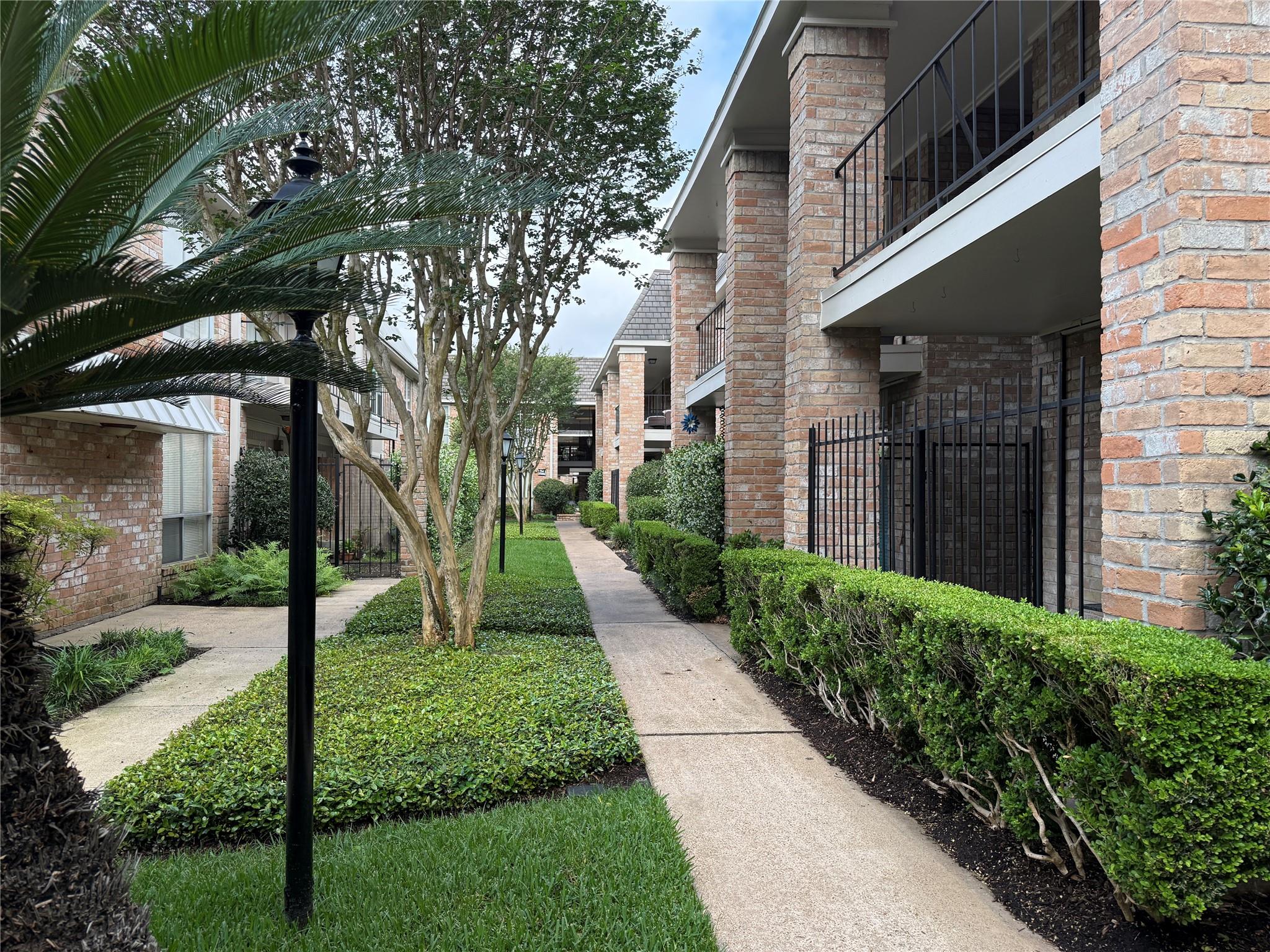 2224 Piney Point Rd, Houston, TX 77063