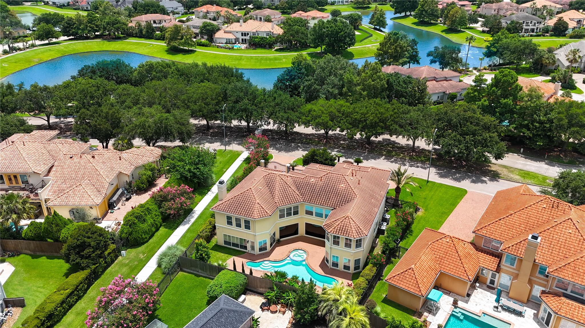 14114 Barnhart Blvd, Houston, TX 77077
