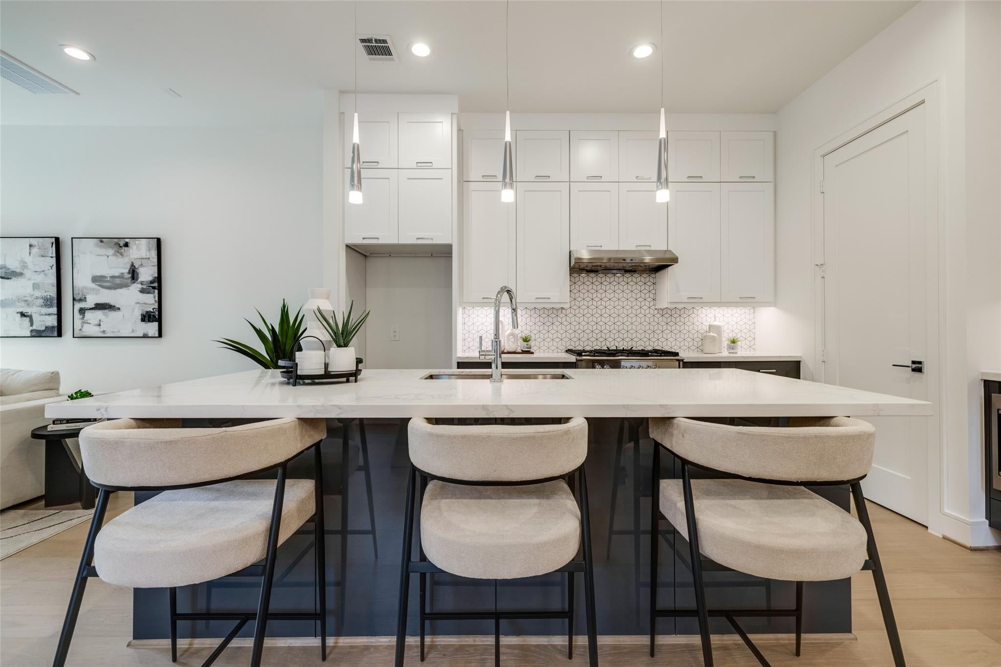 2630 Peckham St, Houston, TX 77098 photo