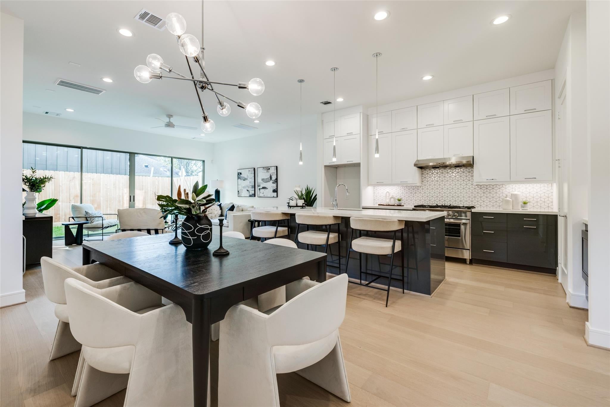 2630 Peckham St, Houston, TX 77098 photo