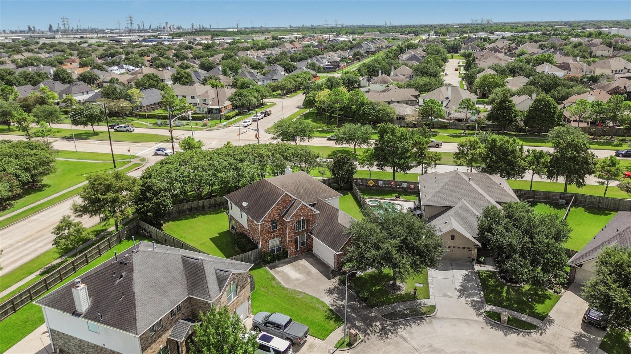 2221 Silvercreek Ct, Deer Park, TX 77536 photo