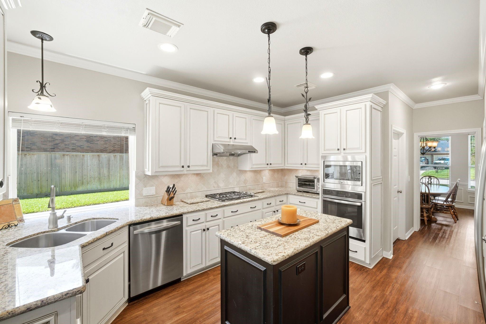 1014 Pinewood Ln, Seabrook, TX 77586 photo