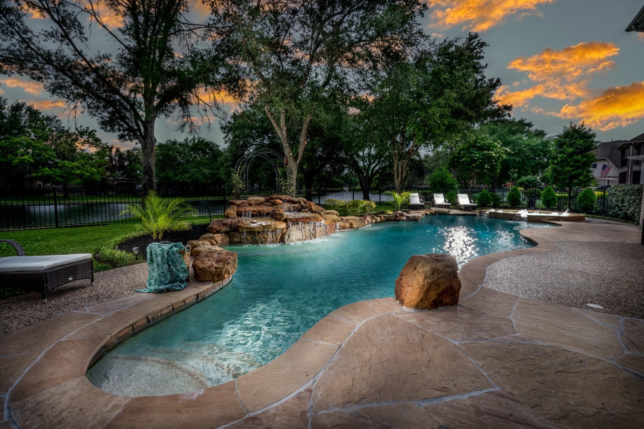 15903 Lake Loop Dr, Cypress, TX 77433 photo