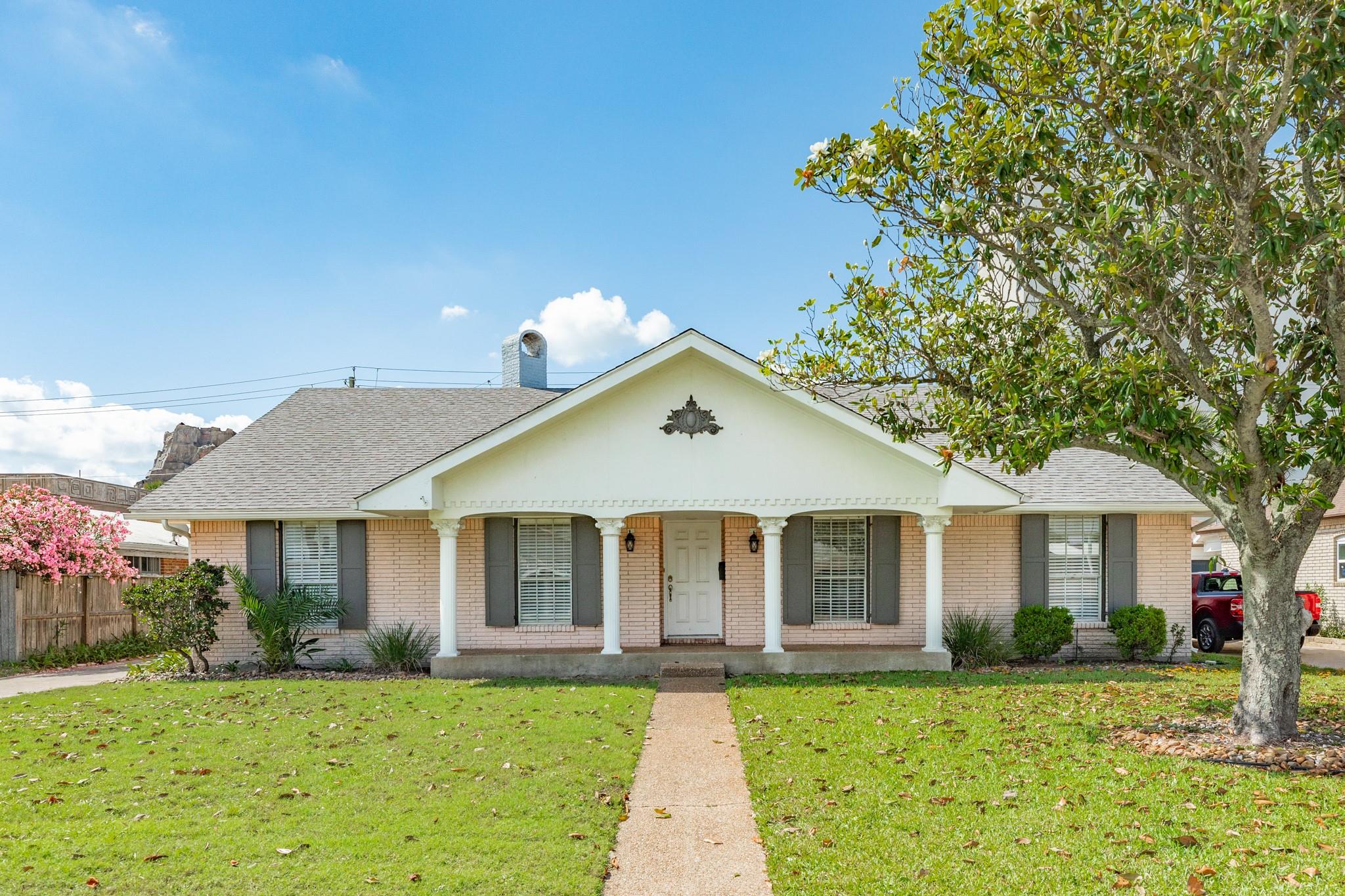 47 Adler Cir, Galveston, TX 77551