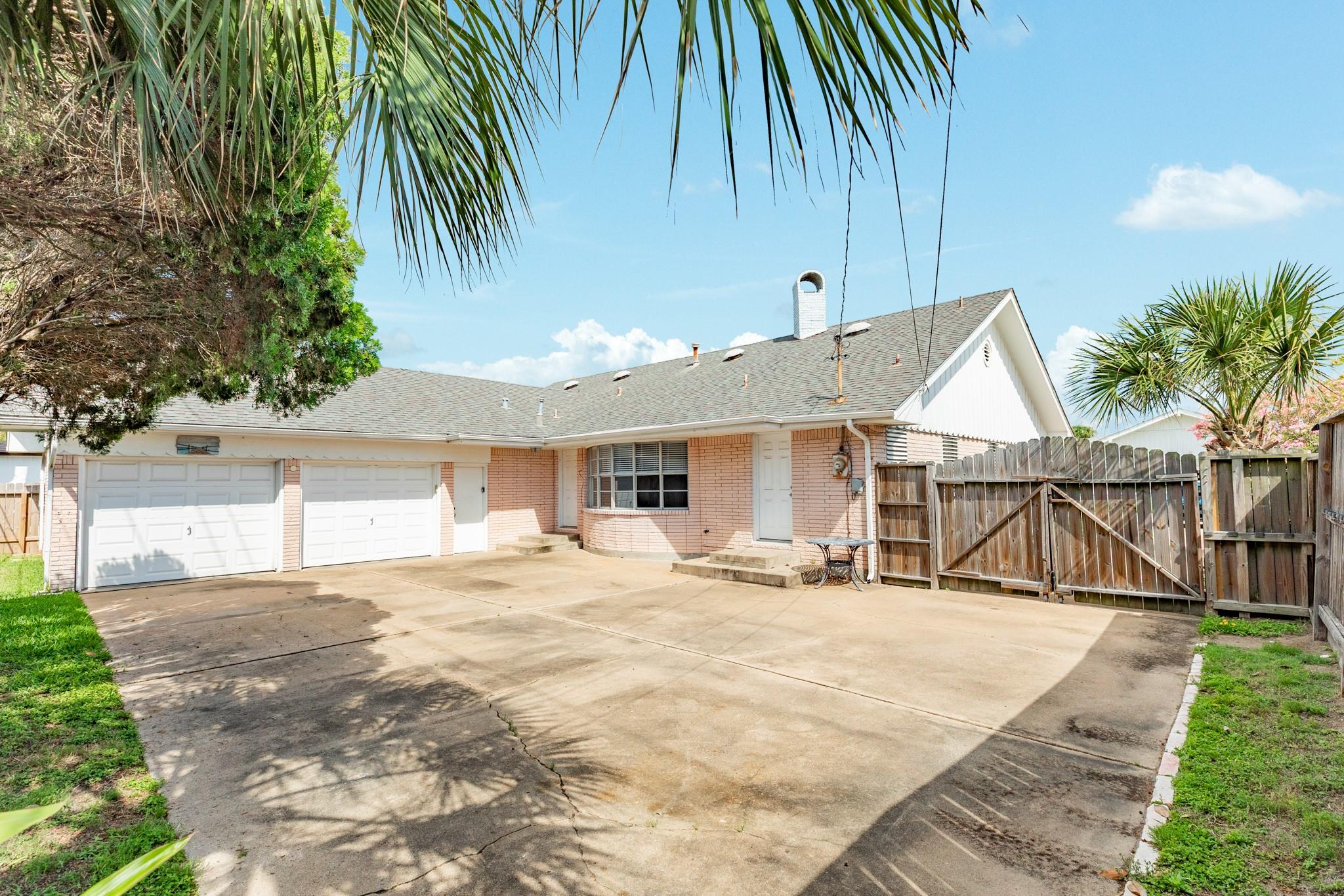 47 Adler Cir, Galveston, TX 77551 photo